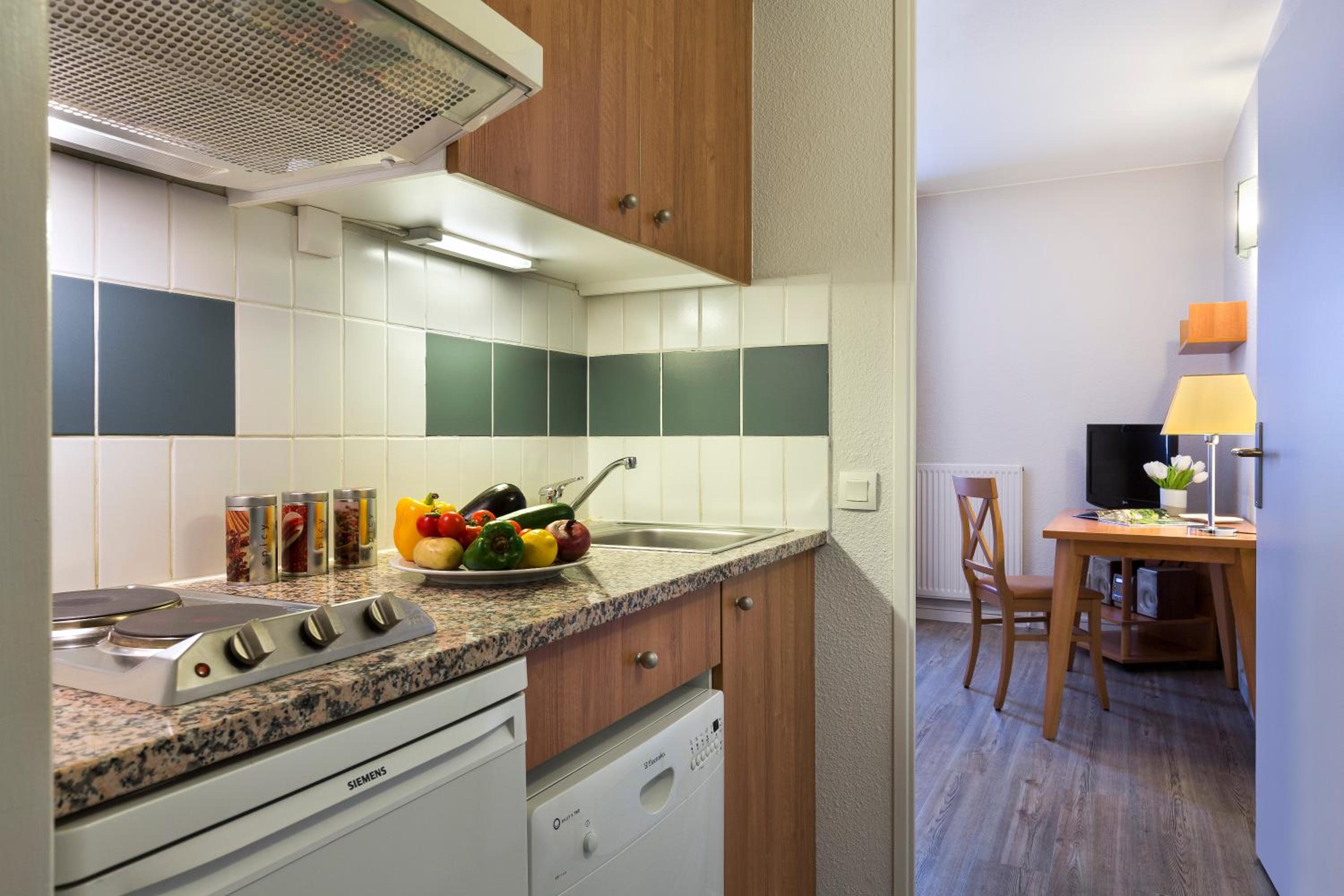 Studio (2 Adults) - Photo 4