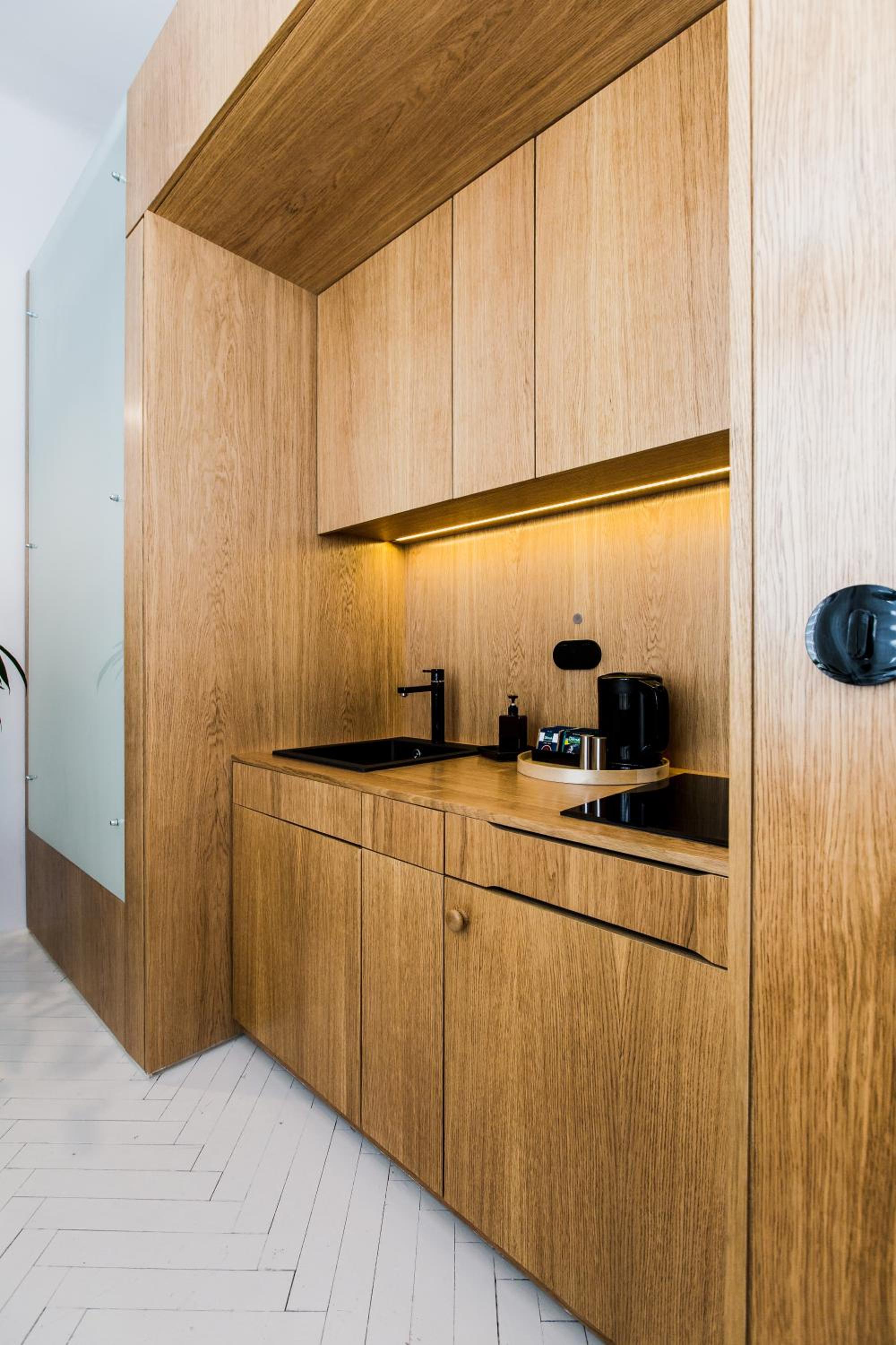 Studio Apartment with Courtyard View - Photo 3