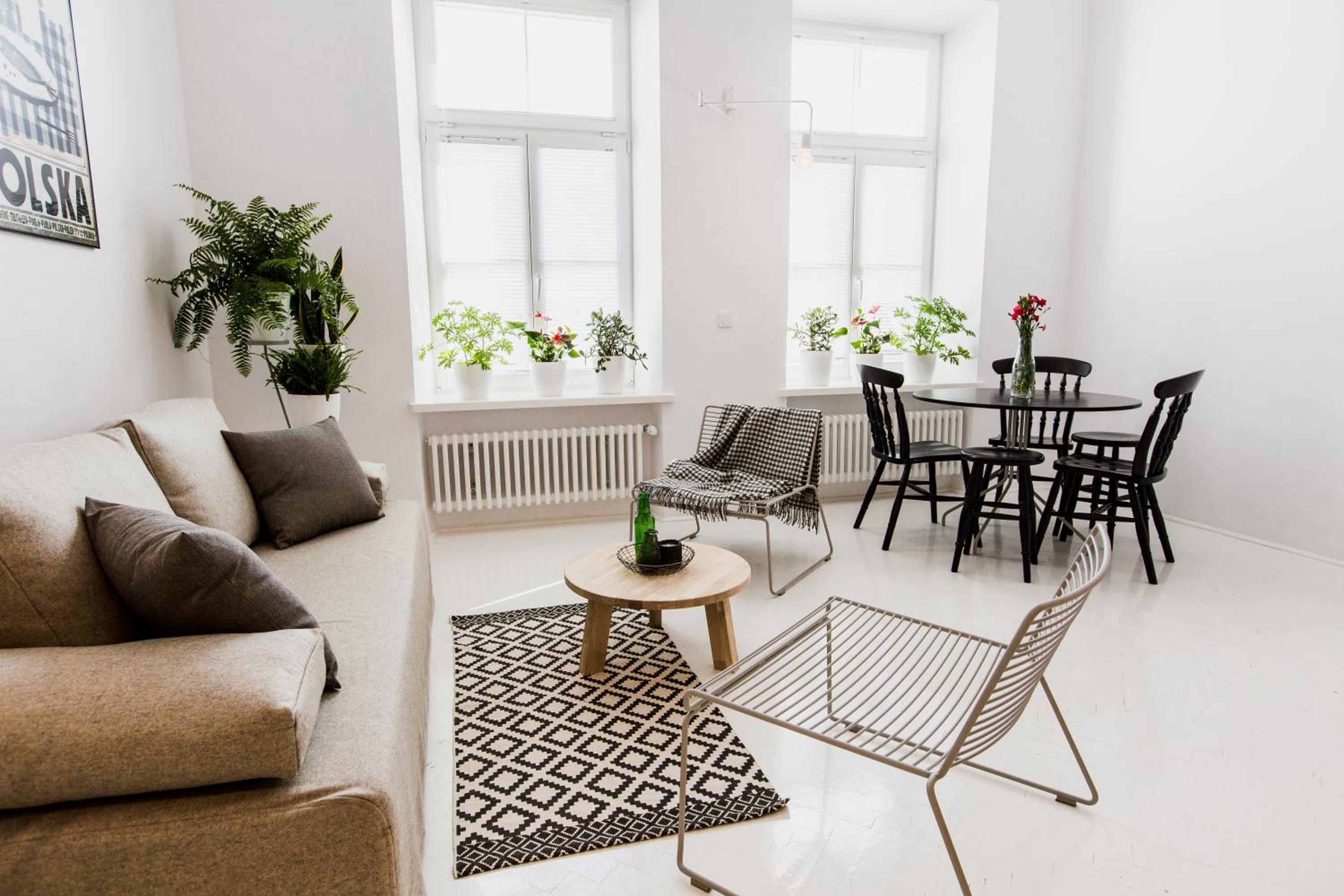 One-Bedroom Apartment - Photo 1