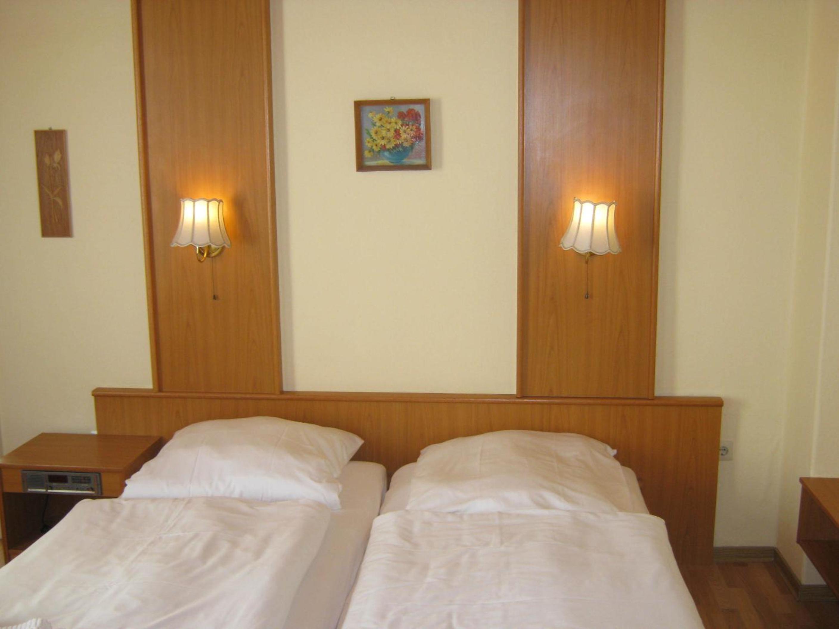Triple Room with Private Bathroom - Photo 1