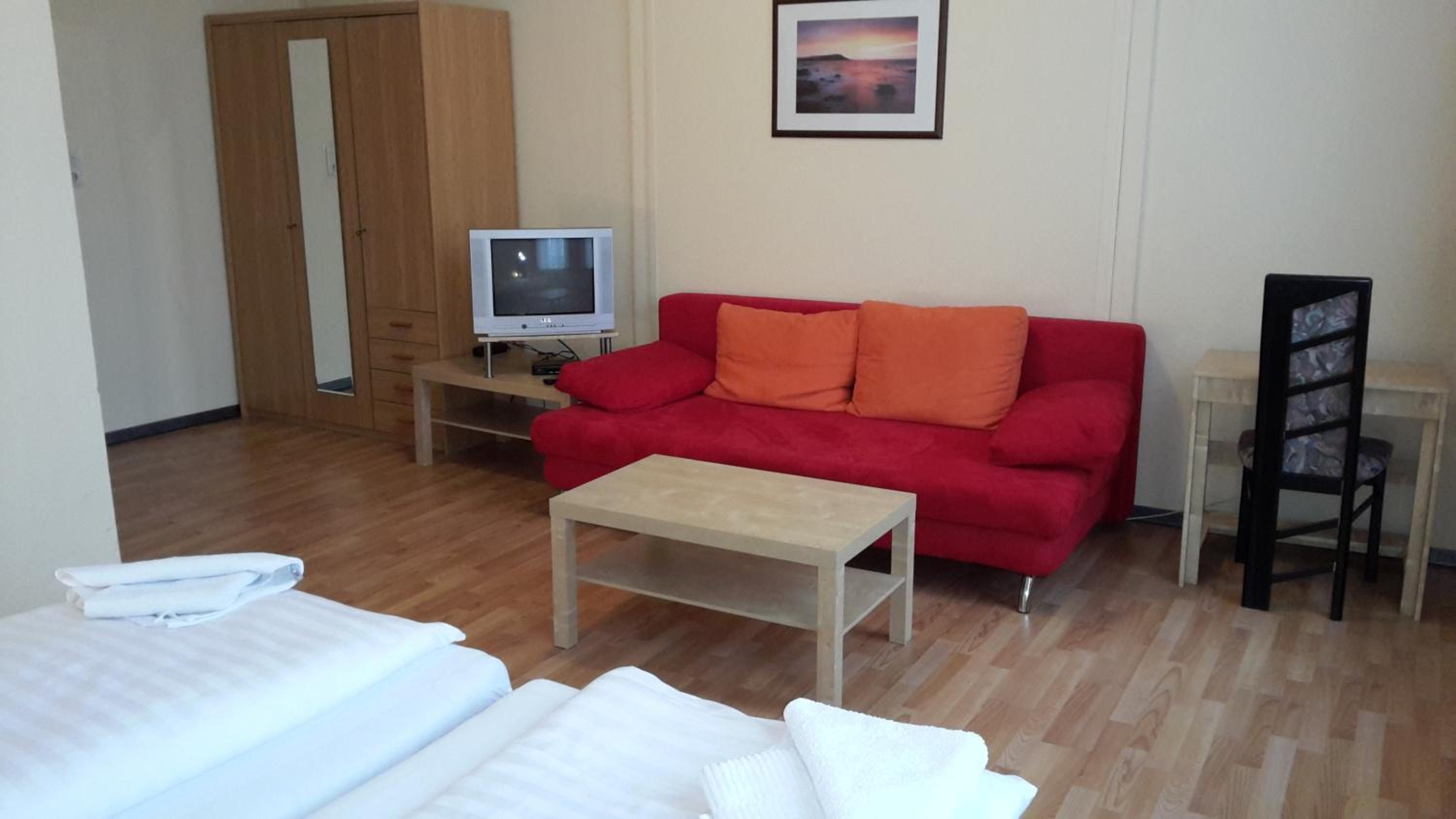Double Room with Private Bathroom - Photo 2