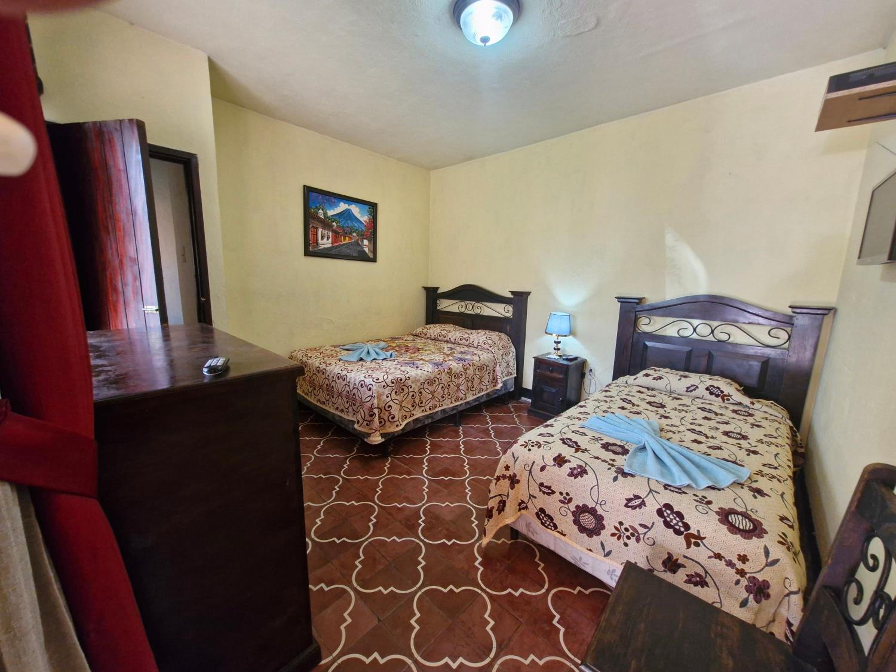 Twin Room with Private Bathroom photo 1