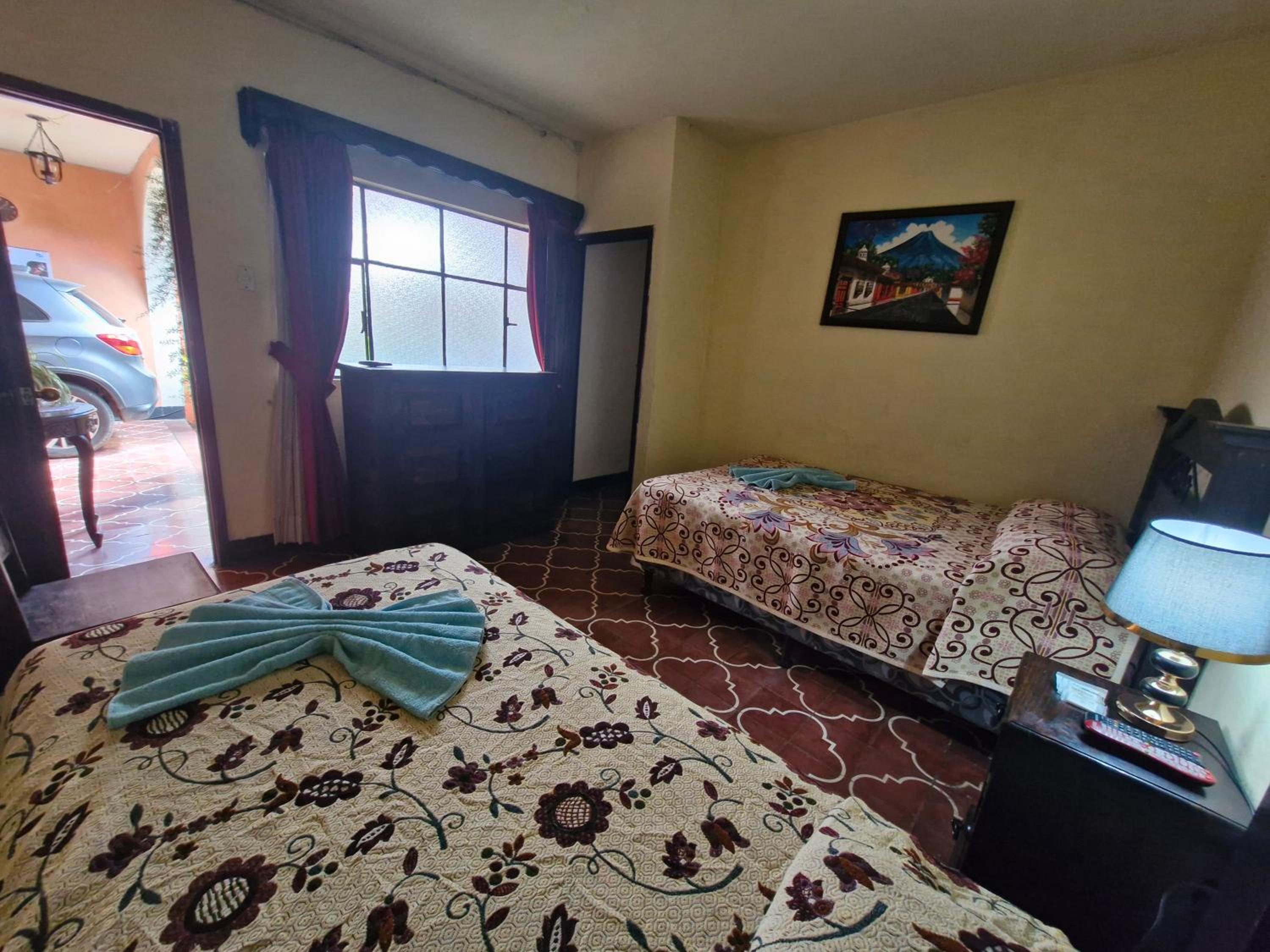 Twin Room with Private Bathroom photo 2