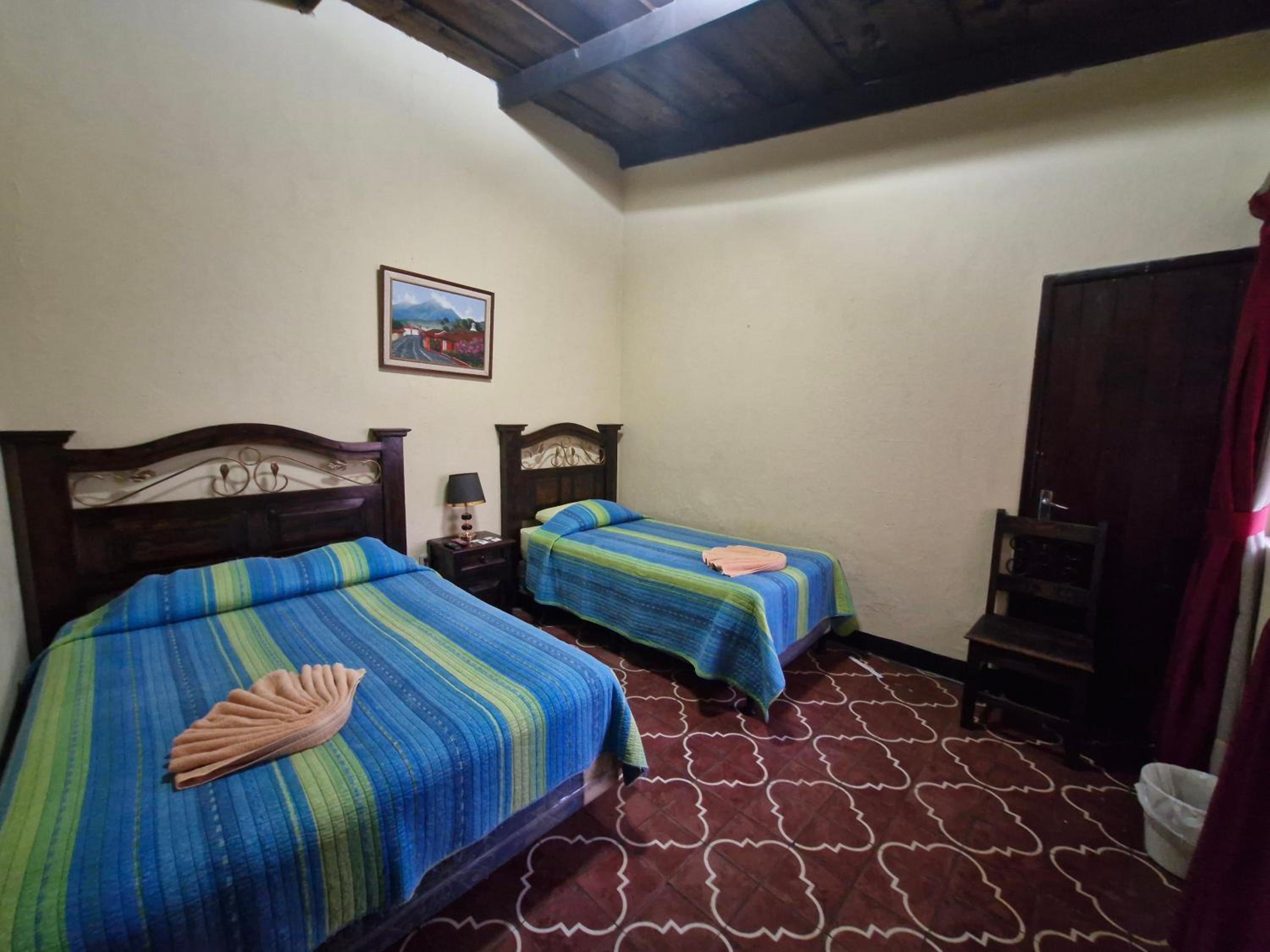 Standard Twin Room with Shared Bathroom photo 1