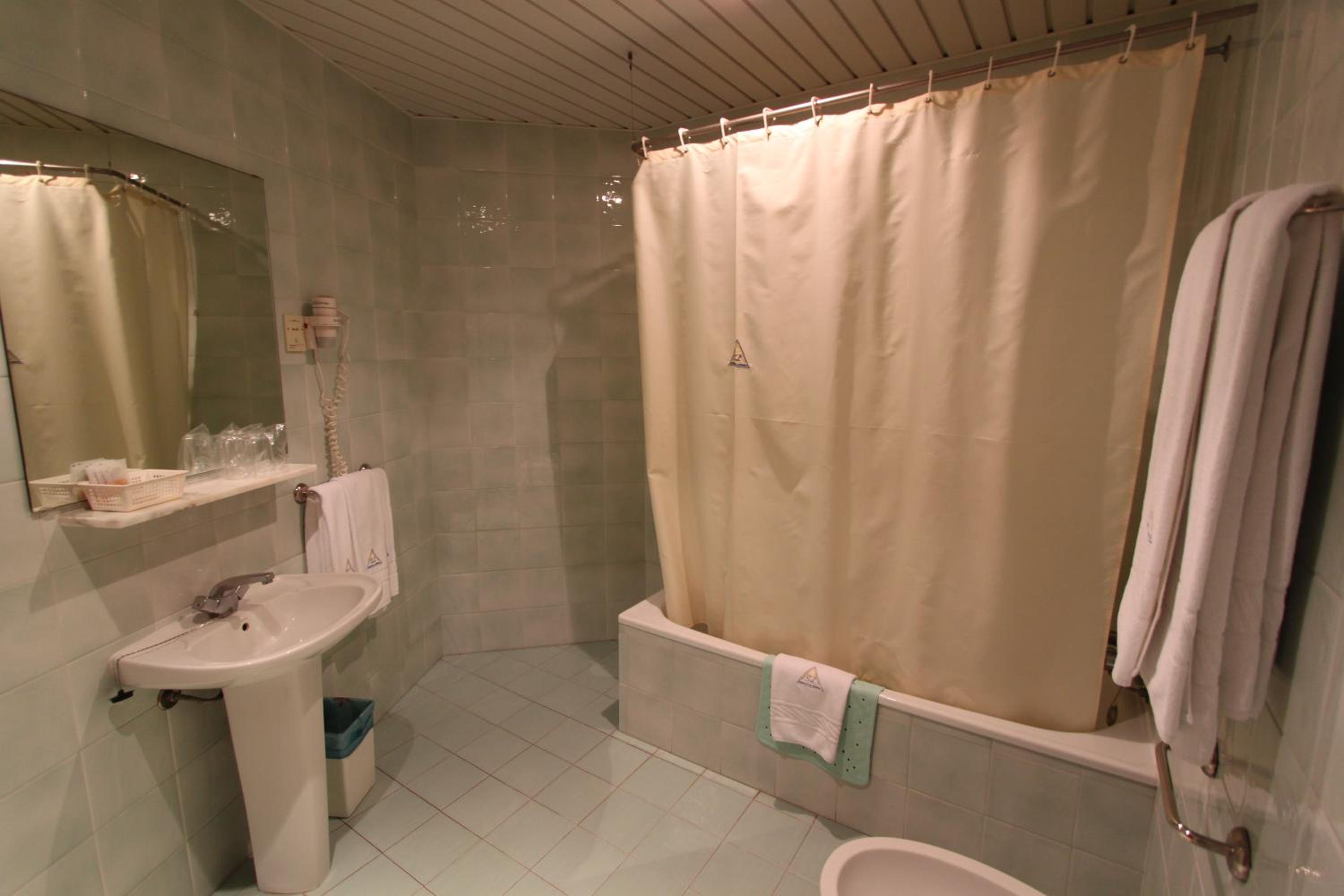 Double or Twin Room - Photo 6