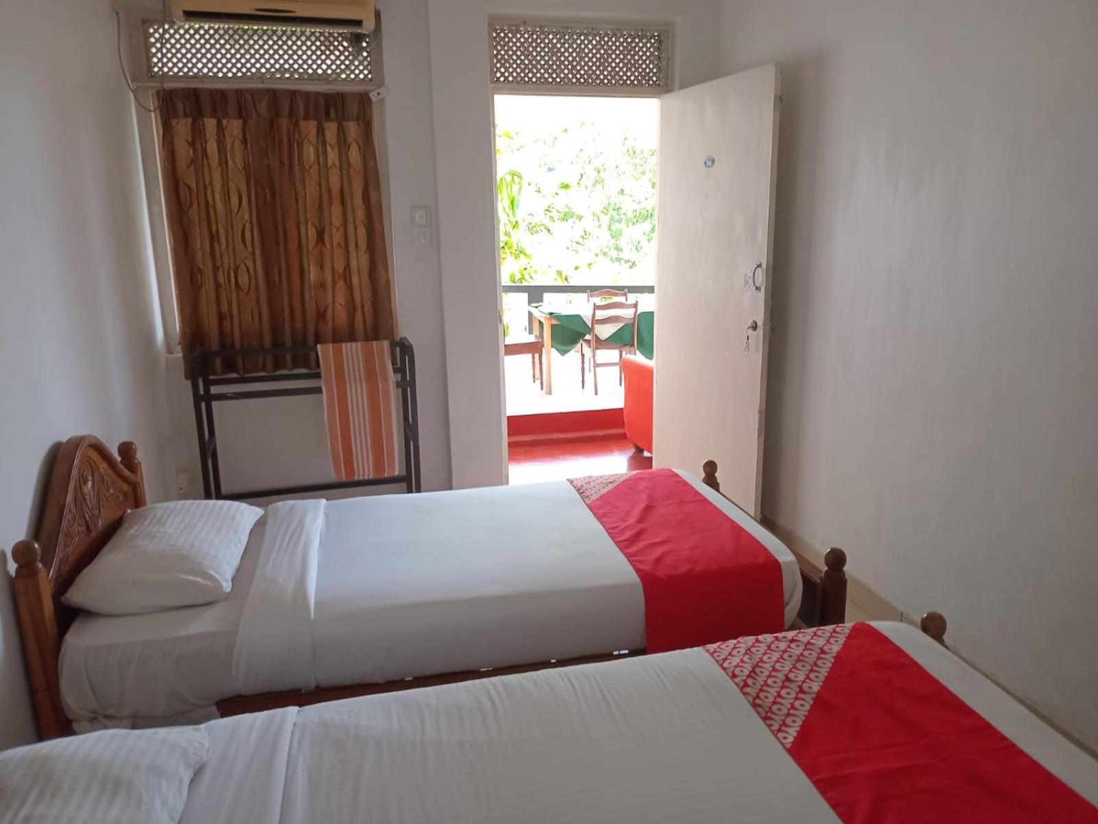 Budget Twin Room photo 3
