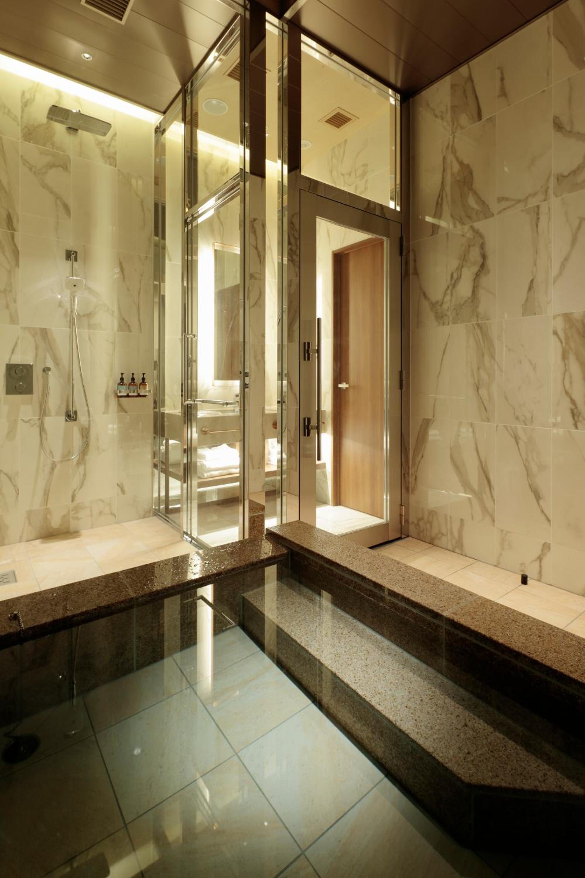 Suite - Photo 8
