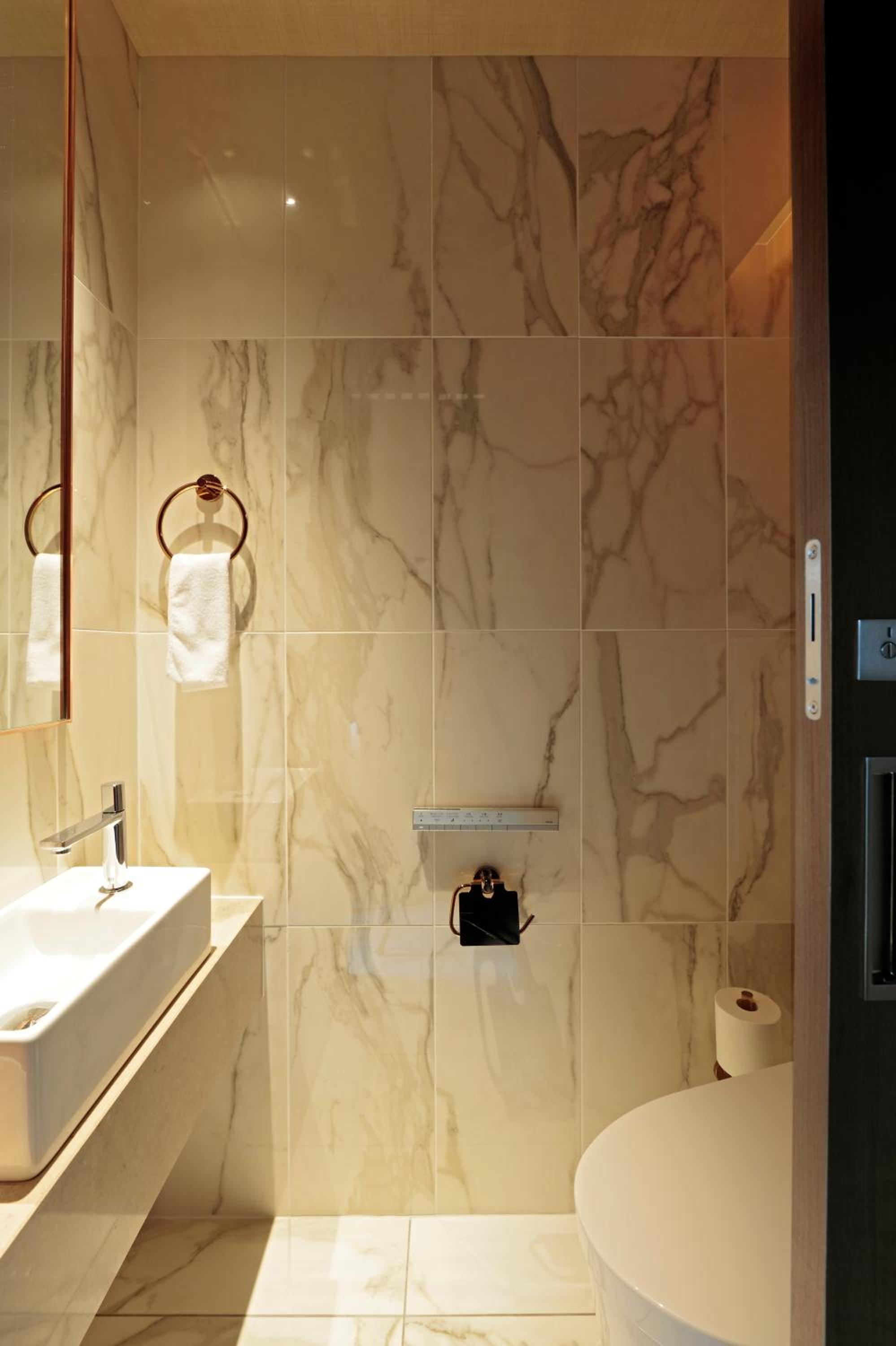 Suite - Photo 10