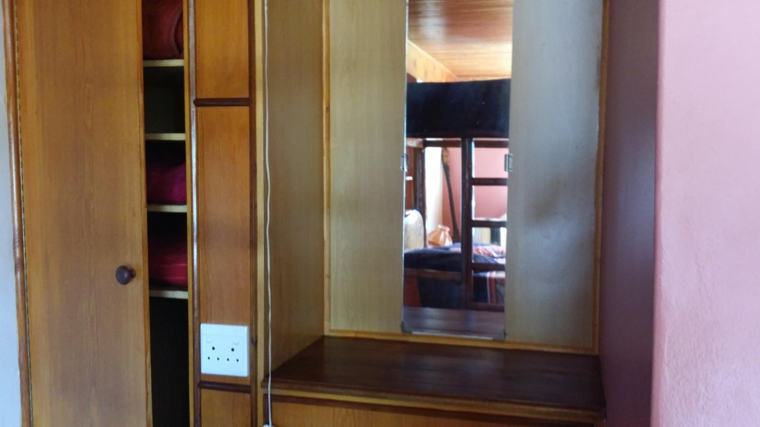 Family Room with Mountain View - Photo 3