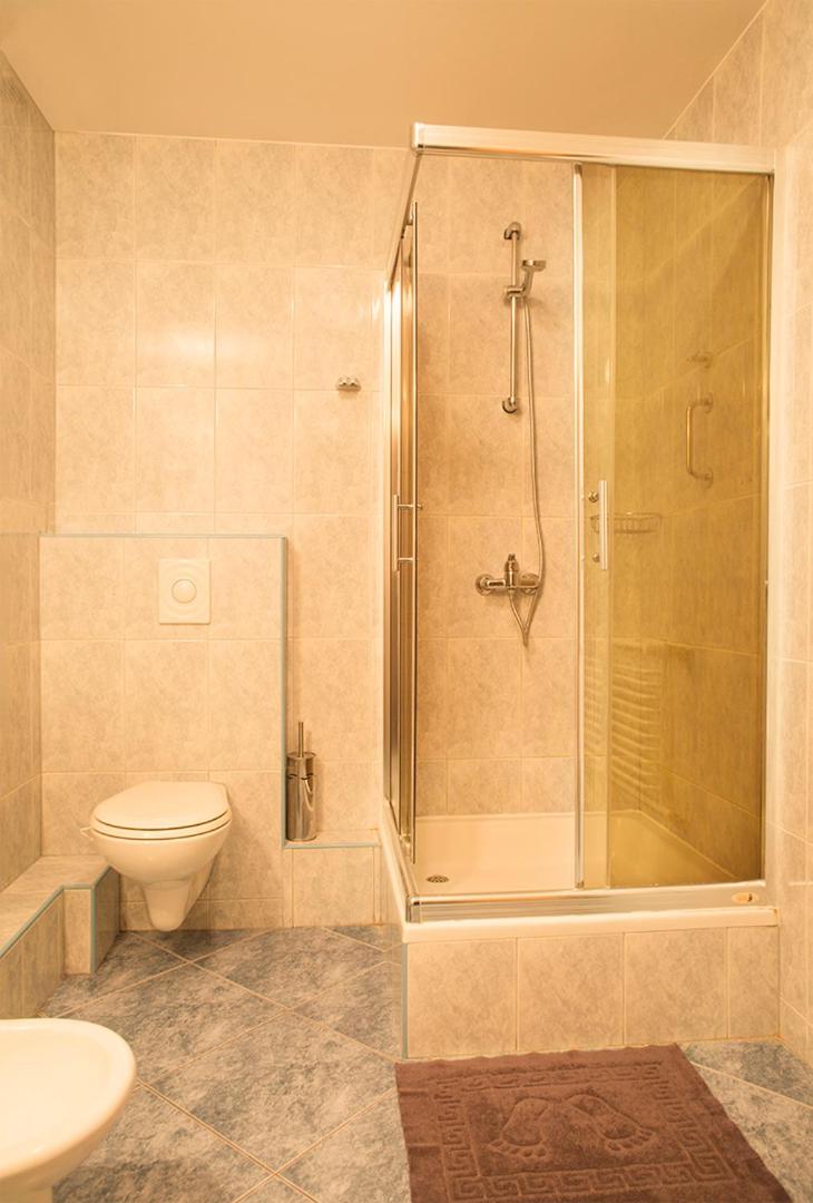 Twin Room - Photo 8
