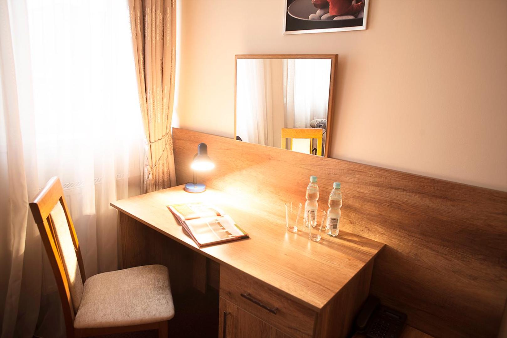 Twin Room - Photo 11