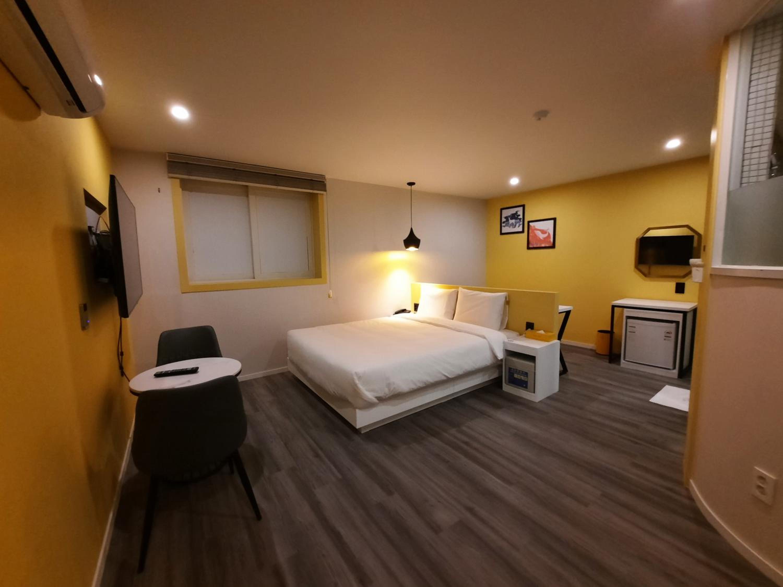 Suite with Hot Tub