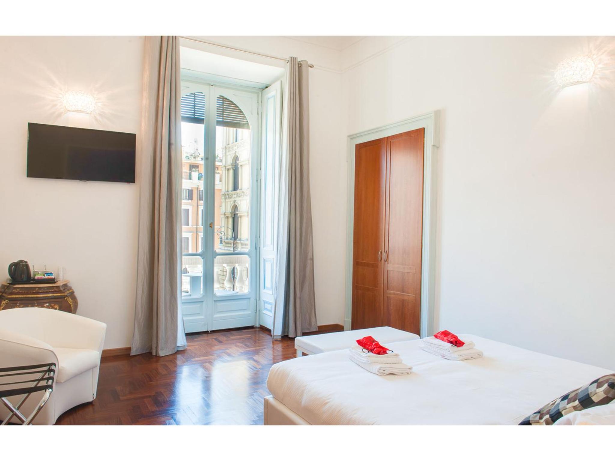 Suite with Balcony and City View photo 1