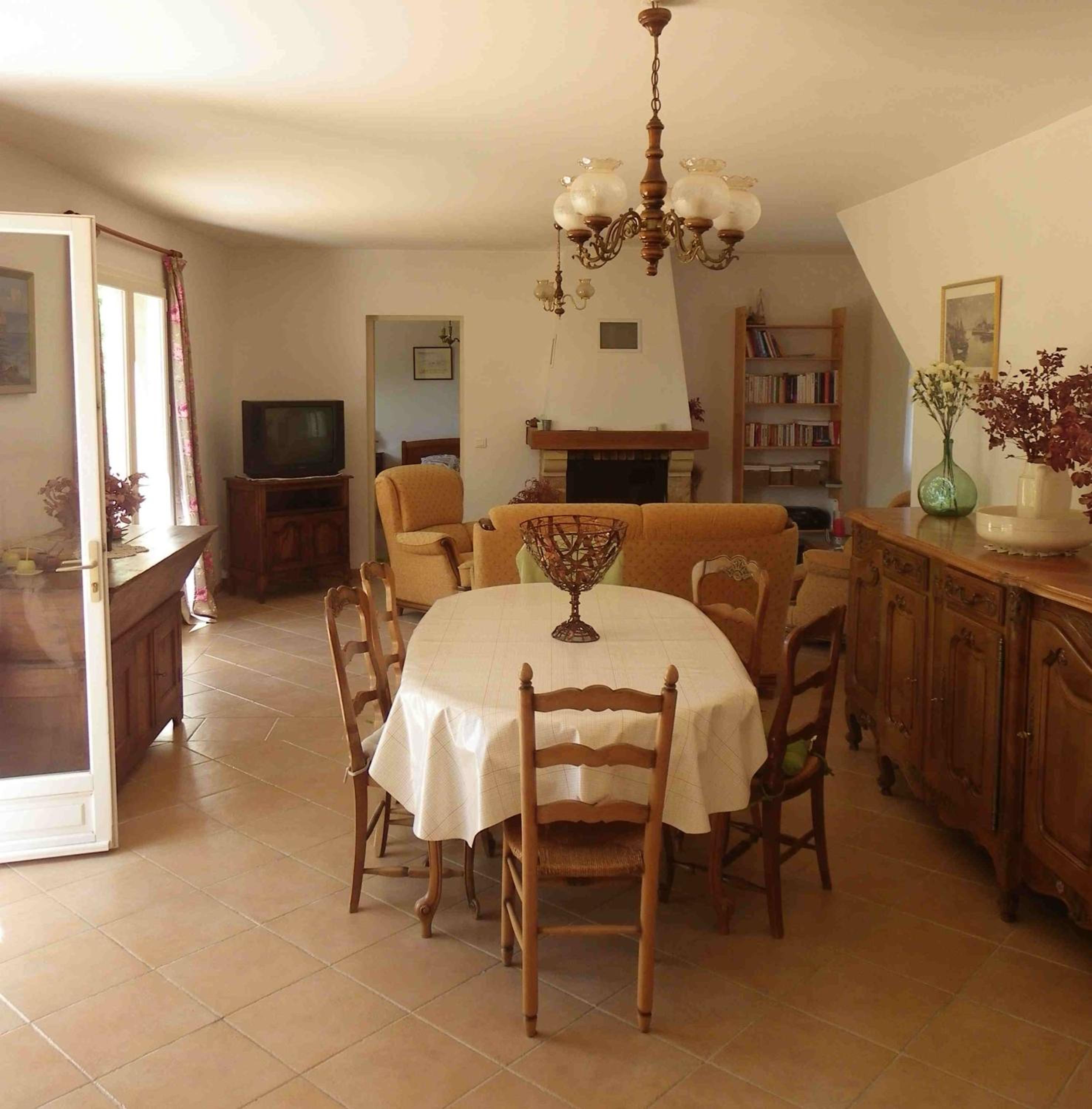 Three-Bedroom House photo 3