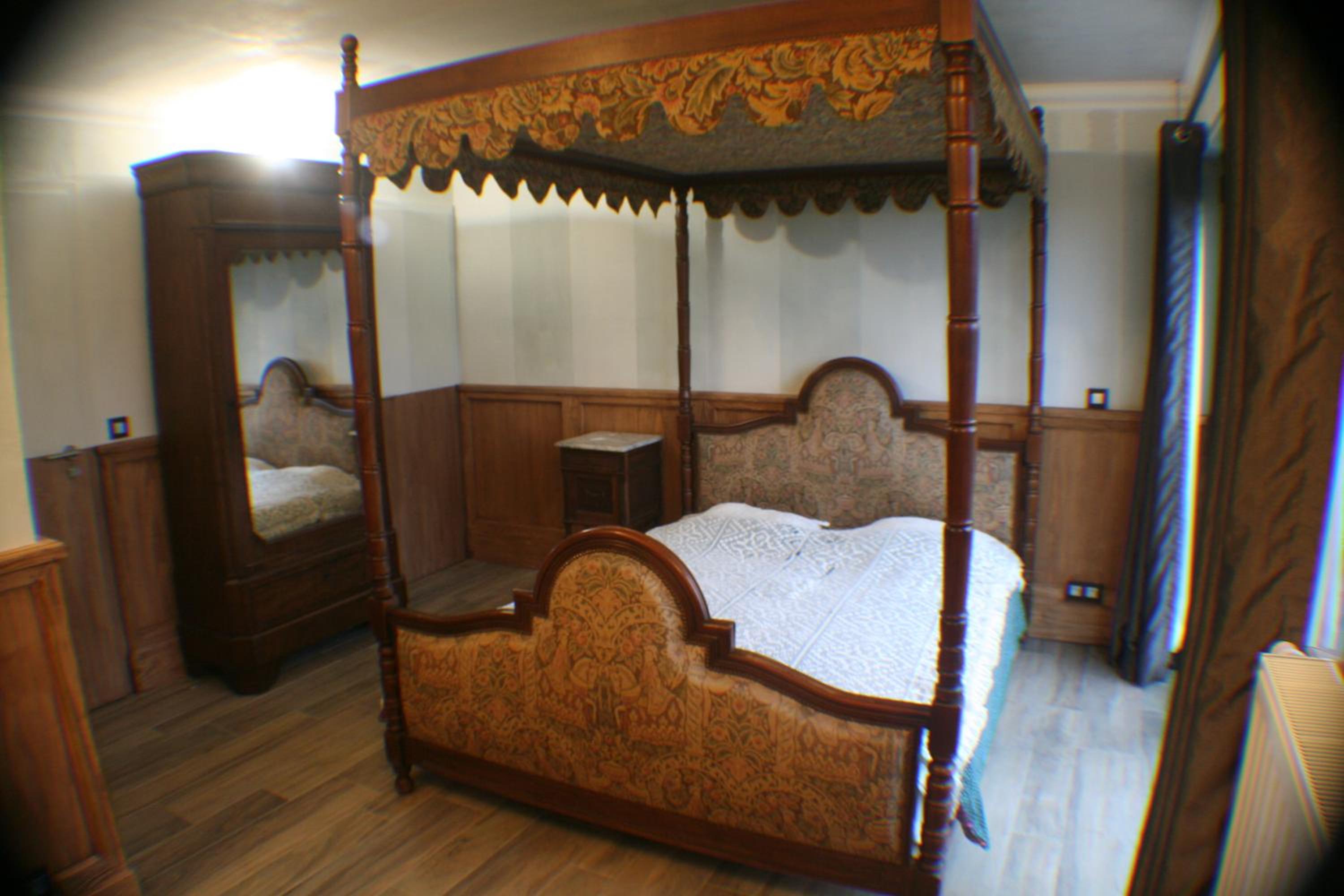 Double Room with Four Poster Bed photo 1