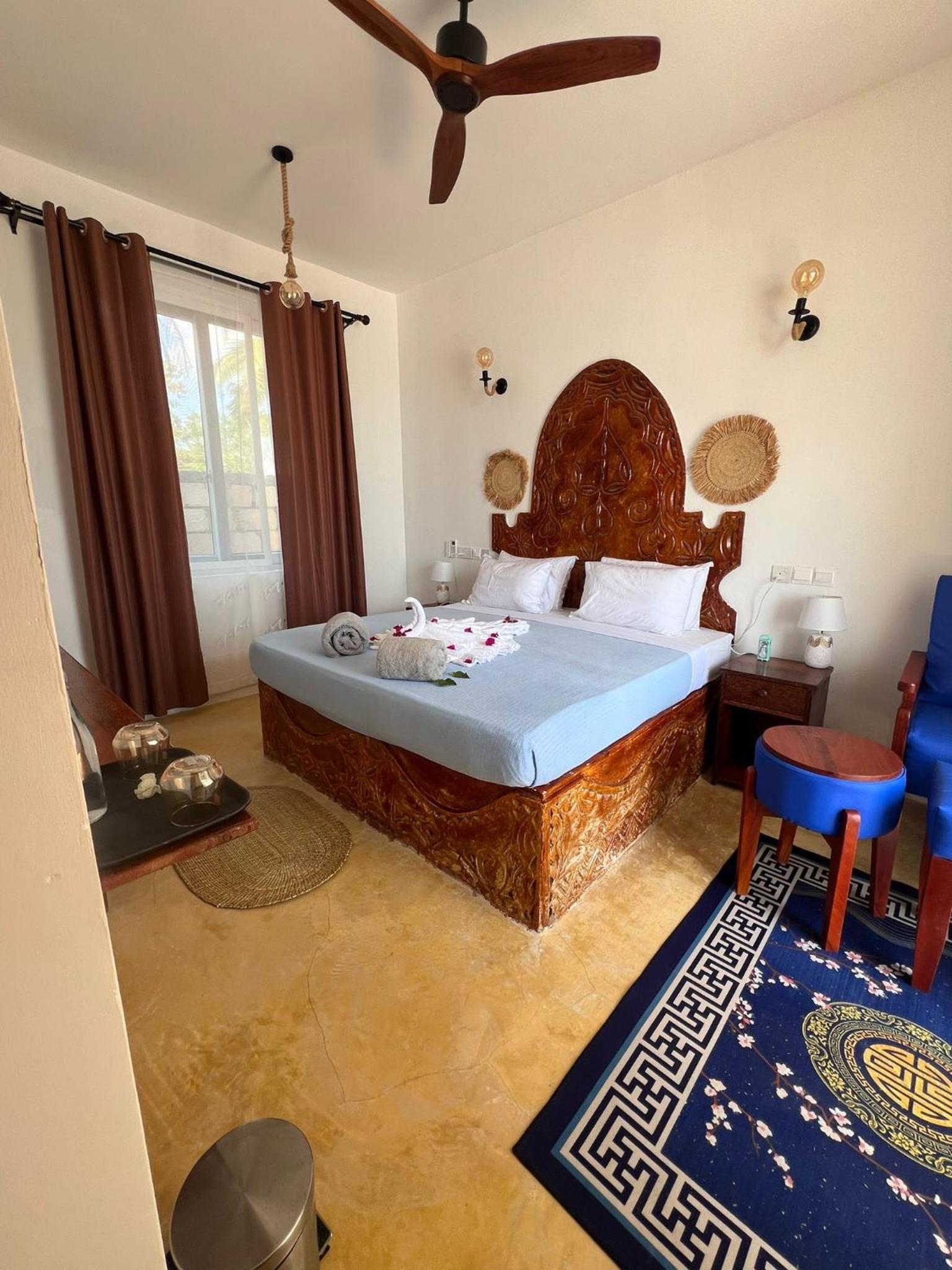 Deluxe Double Room with Side Sea View photo 3