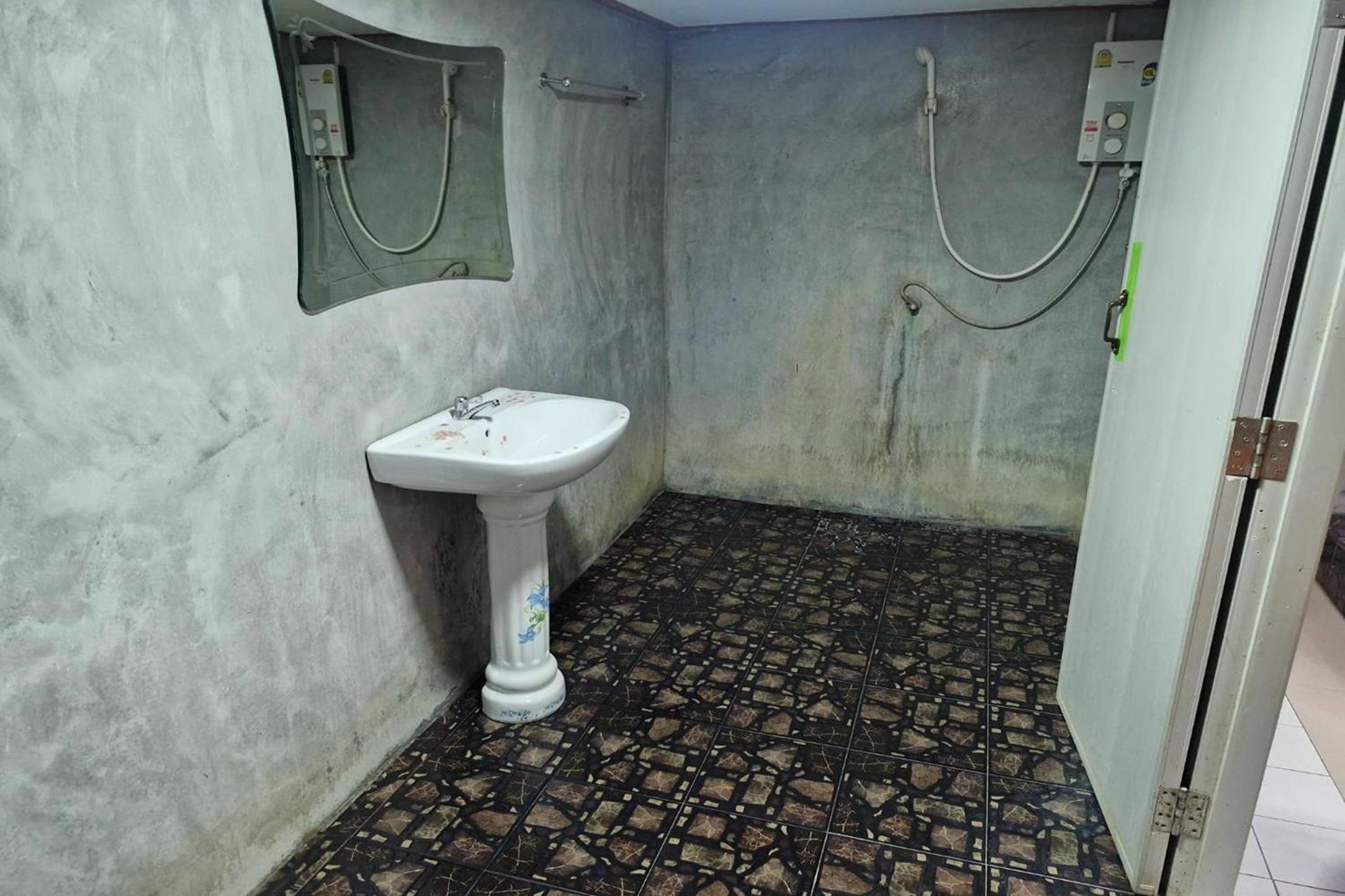 Standard King Room photo 3