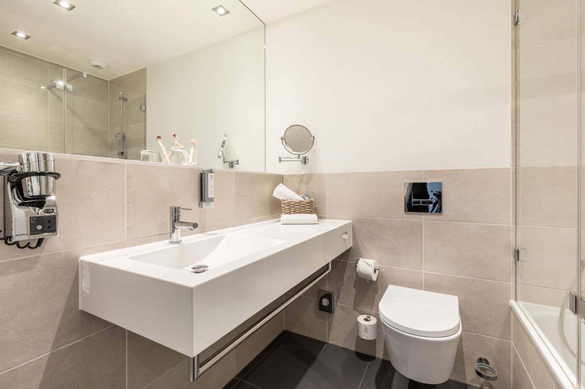 Premium Twin Room with Kitchenette Area thumbnail 6