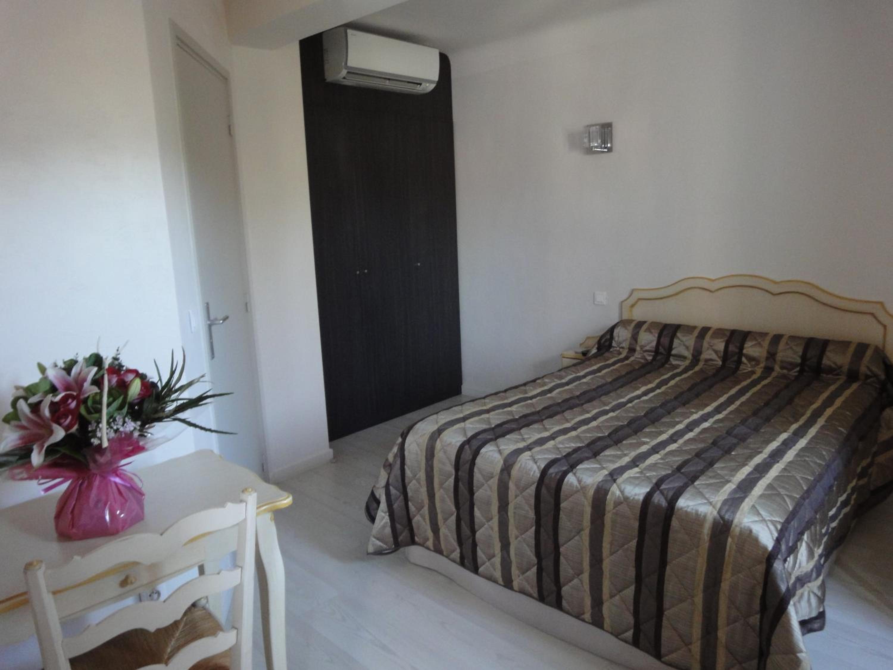 Standard Double or Twin Room photo 3
