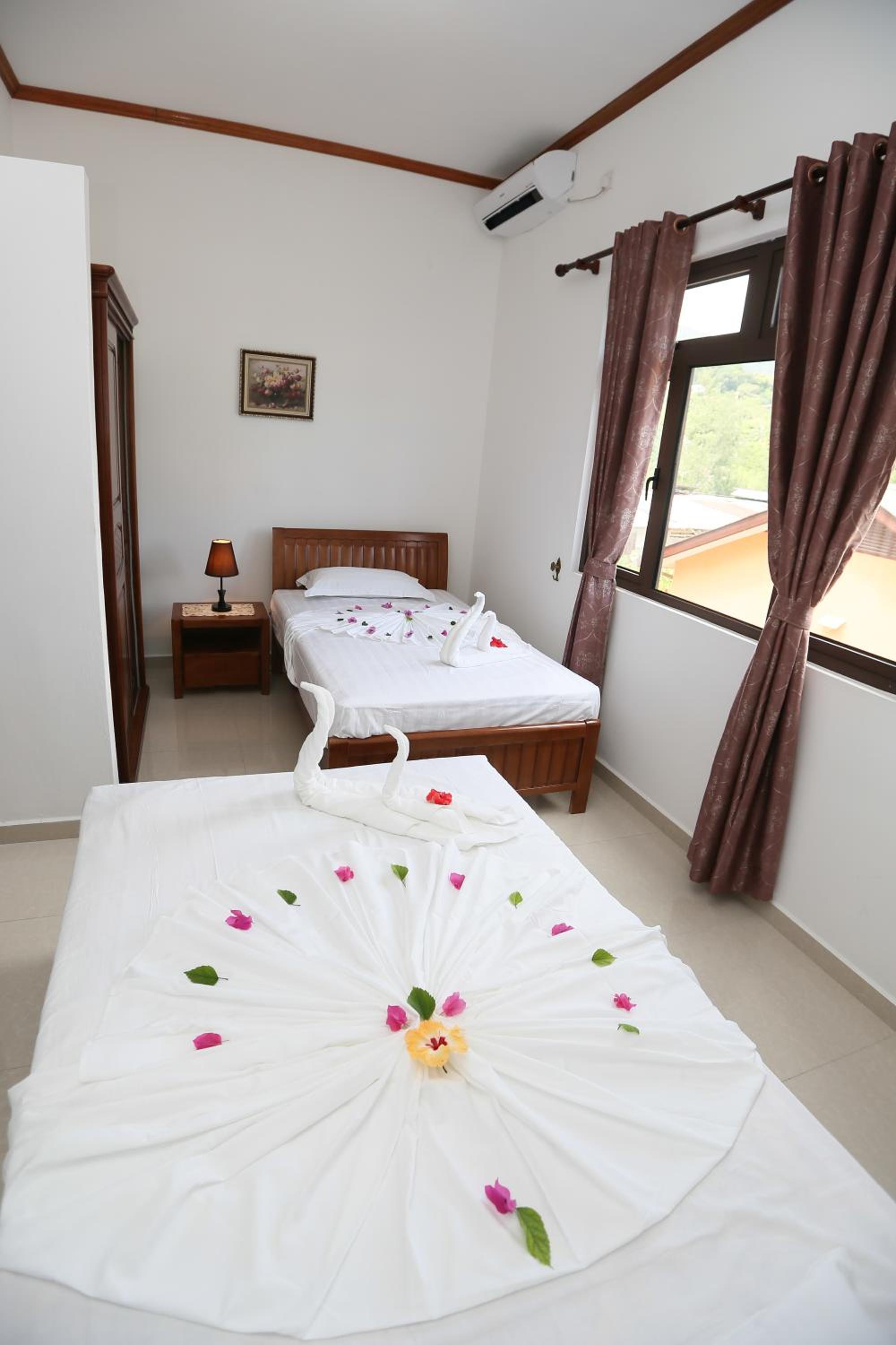 Apartment With Mountain View