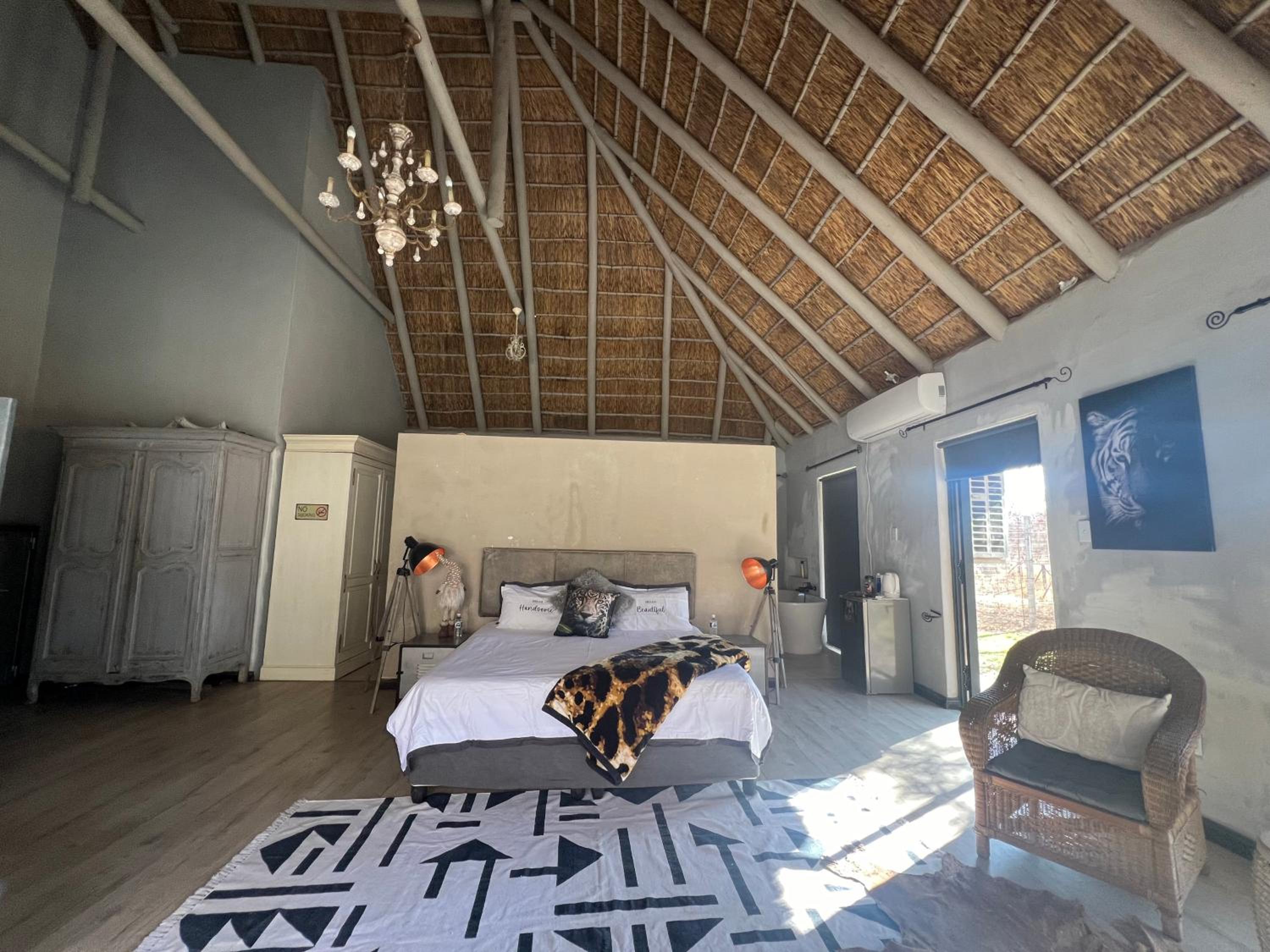 Honeymoon King Room - Photo 4