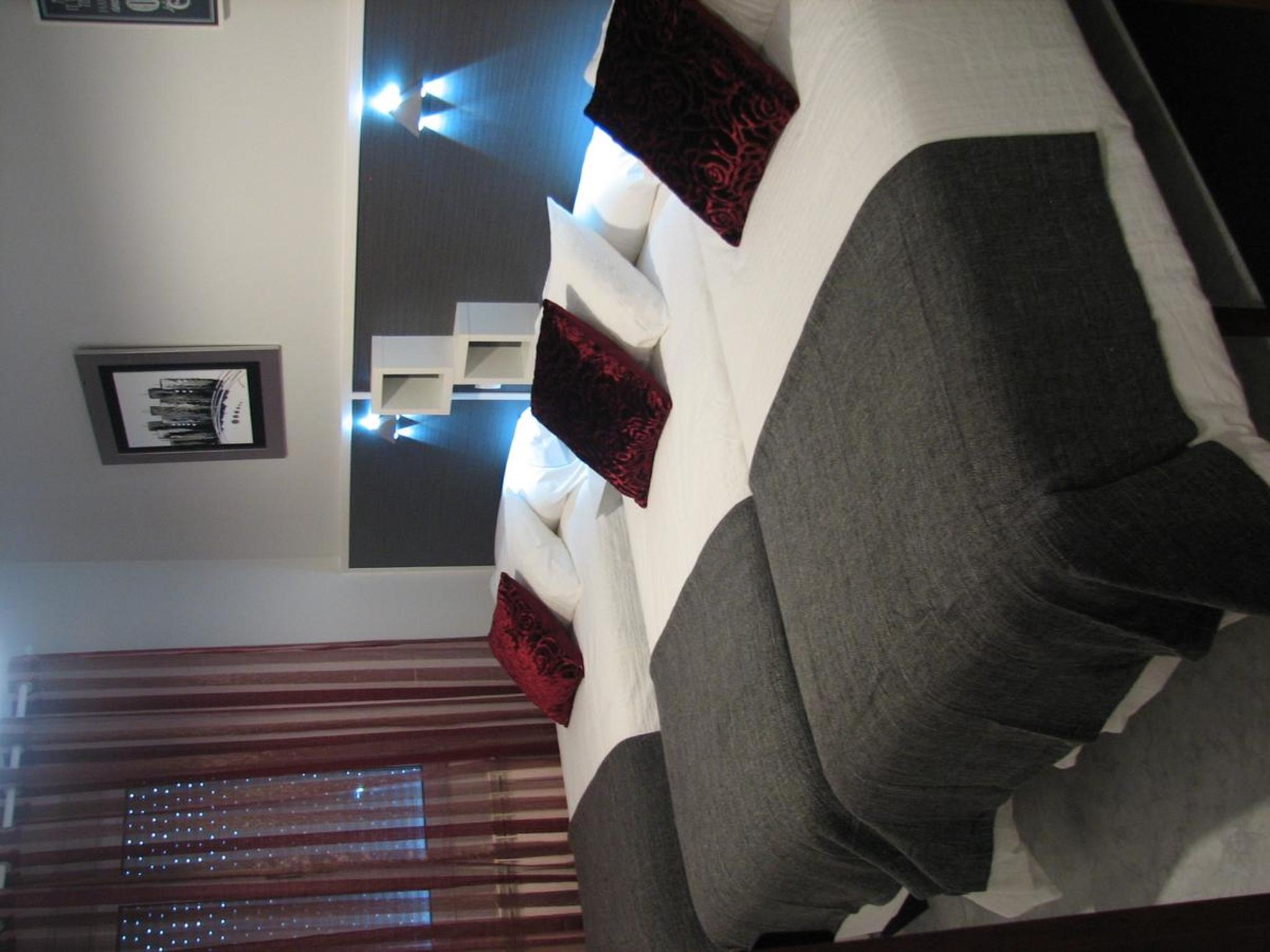 Triple Room with Private Bathroom photo 2