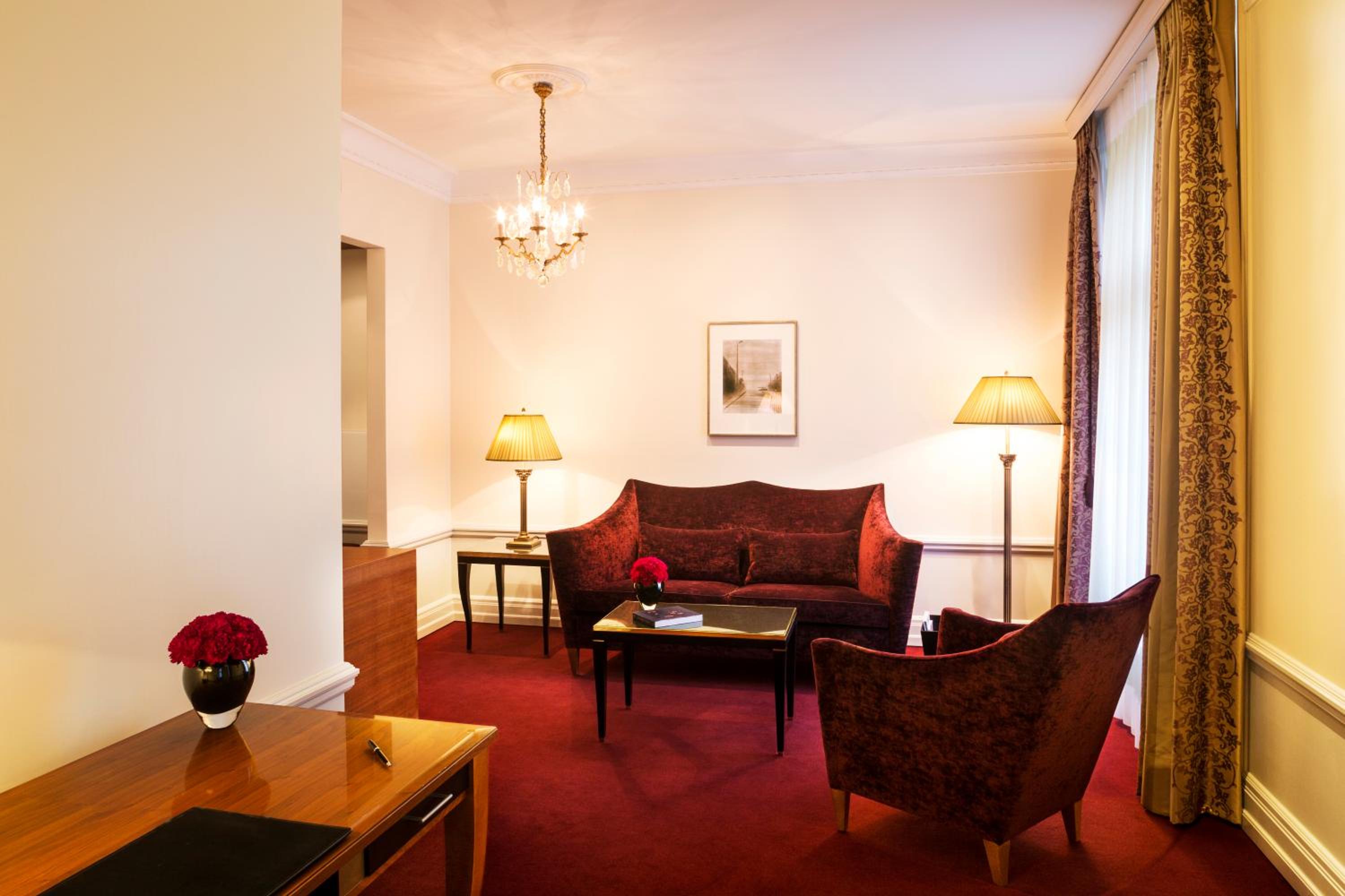 Suite - Photo 3