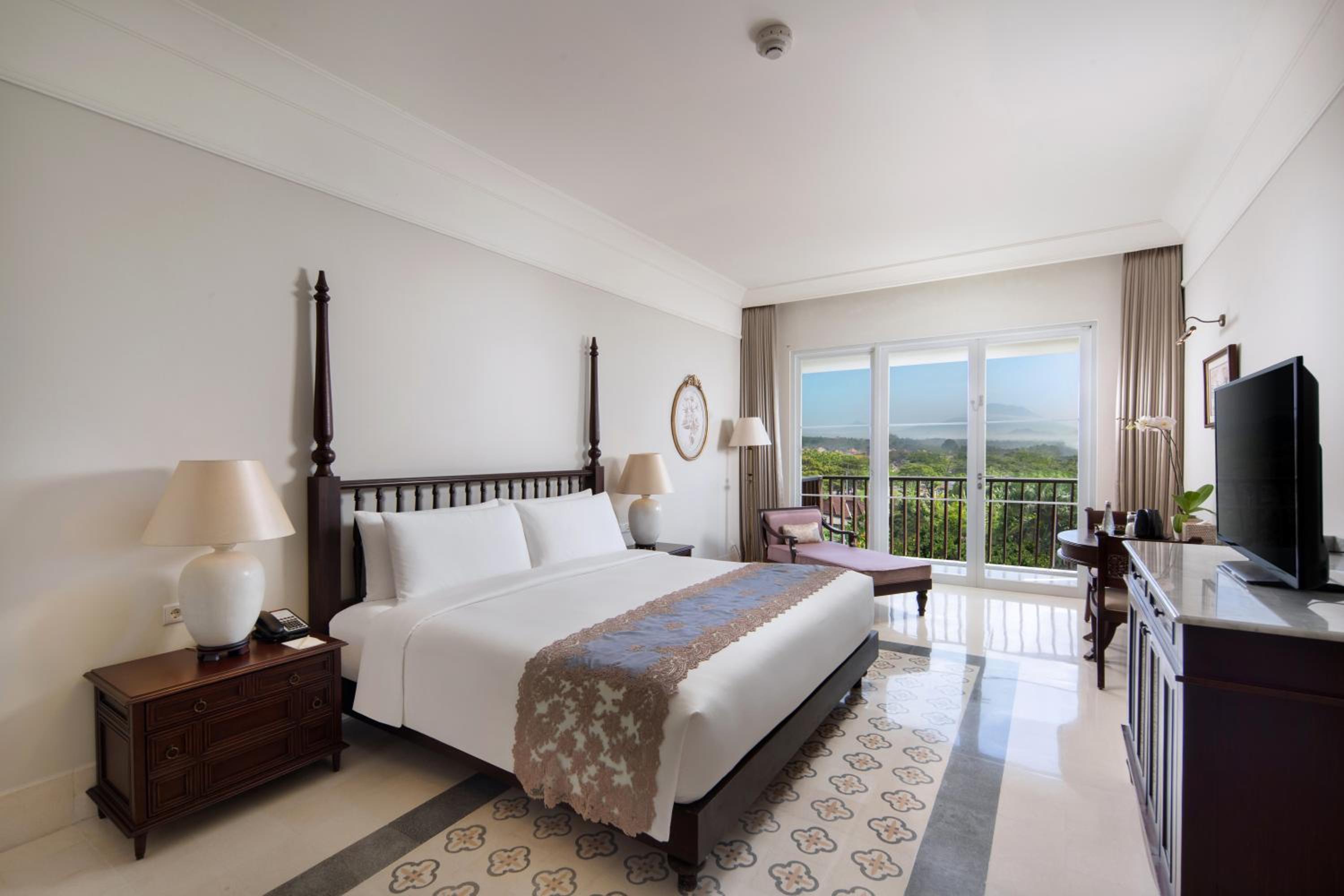 Deluxe Room with Breakfast and Free Airport Pickup photo 2