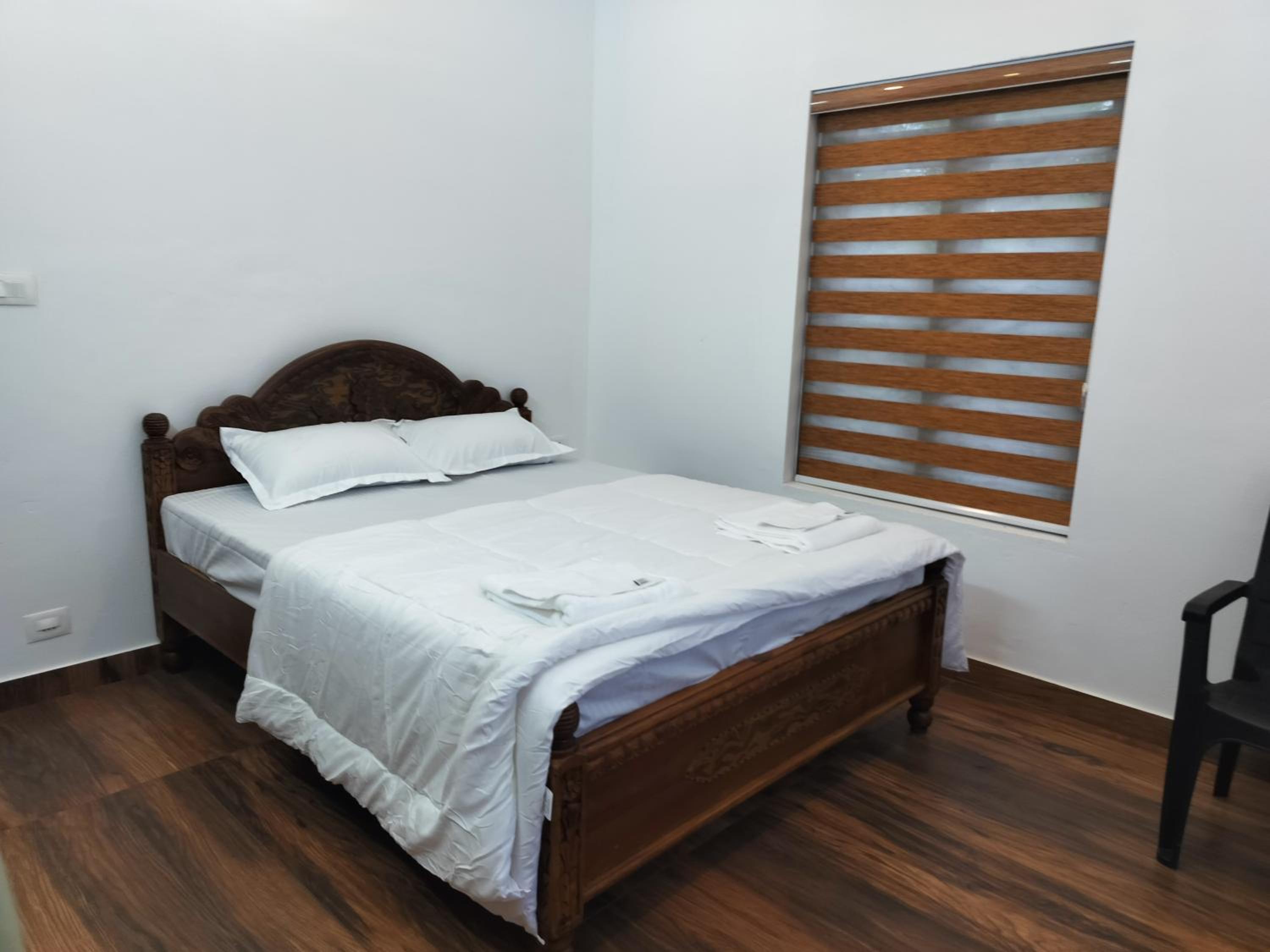 Standard Queen Room