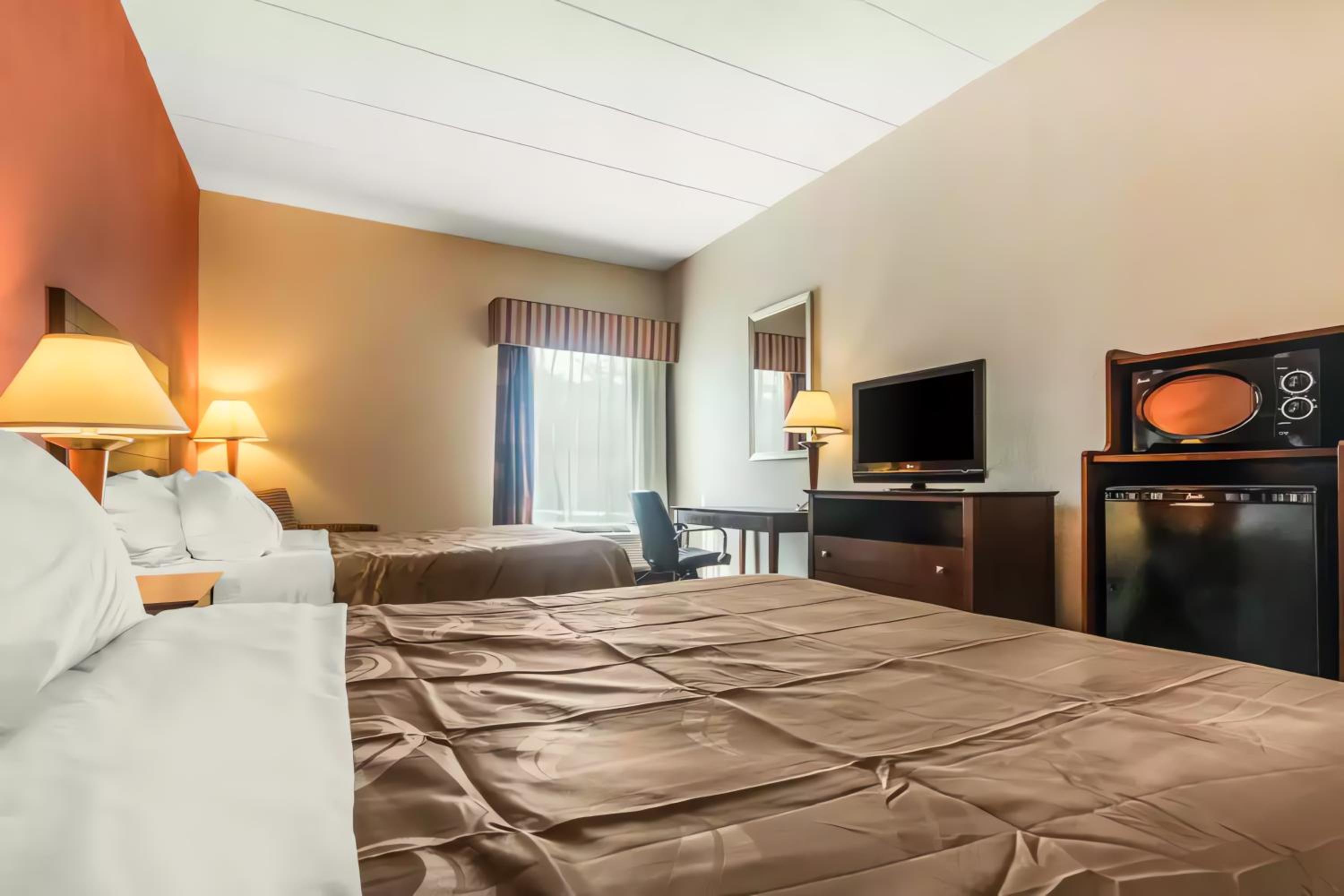 Queen Room with Two Queen Beds - Accessible/Non-Smoking  - Photo 2