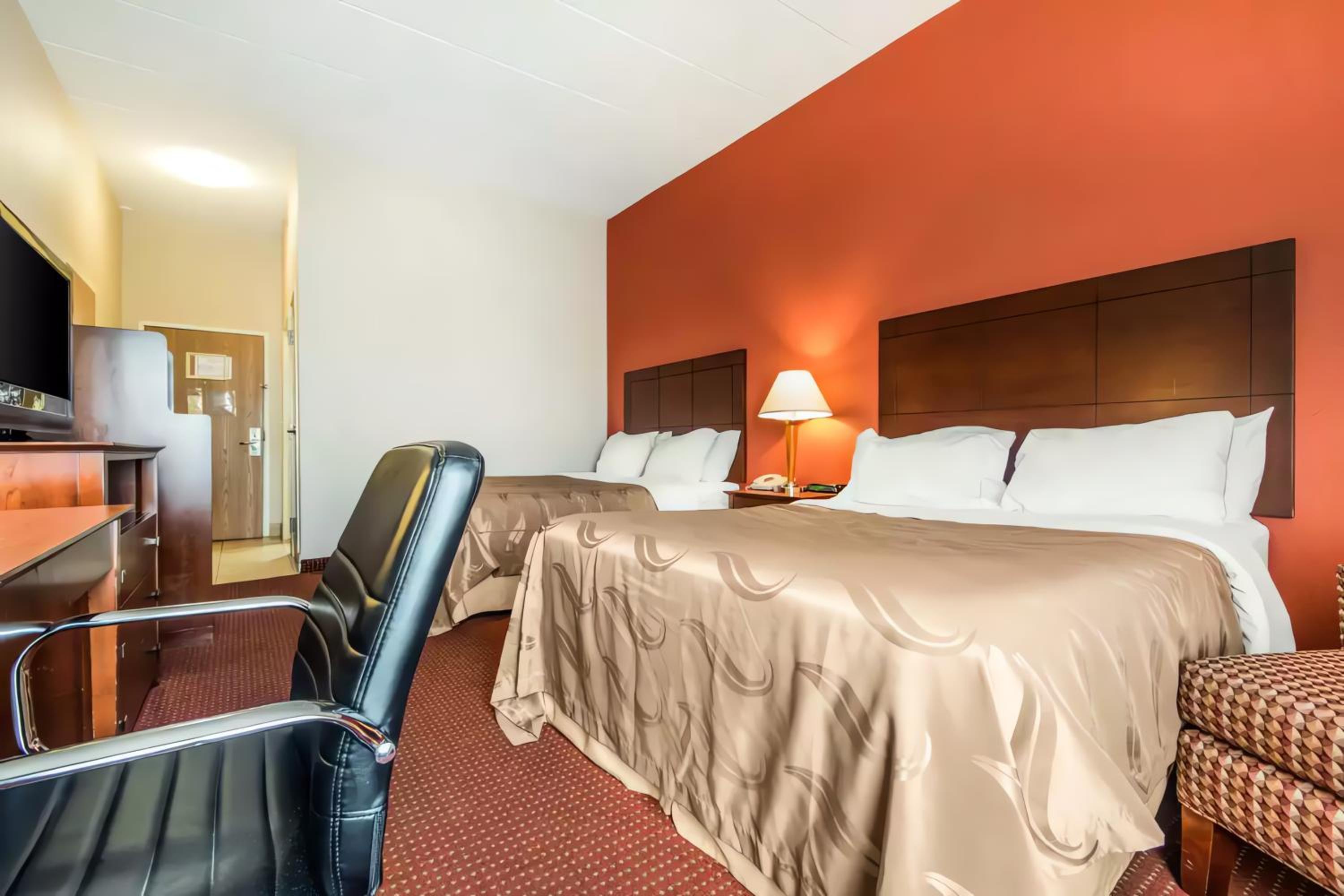 Queen Room with Two Queen Beds - Accessible/Non-Smoking  - Photo 4