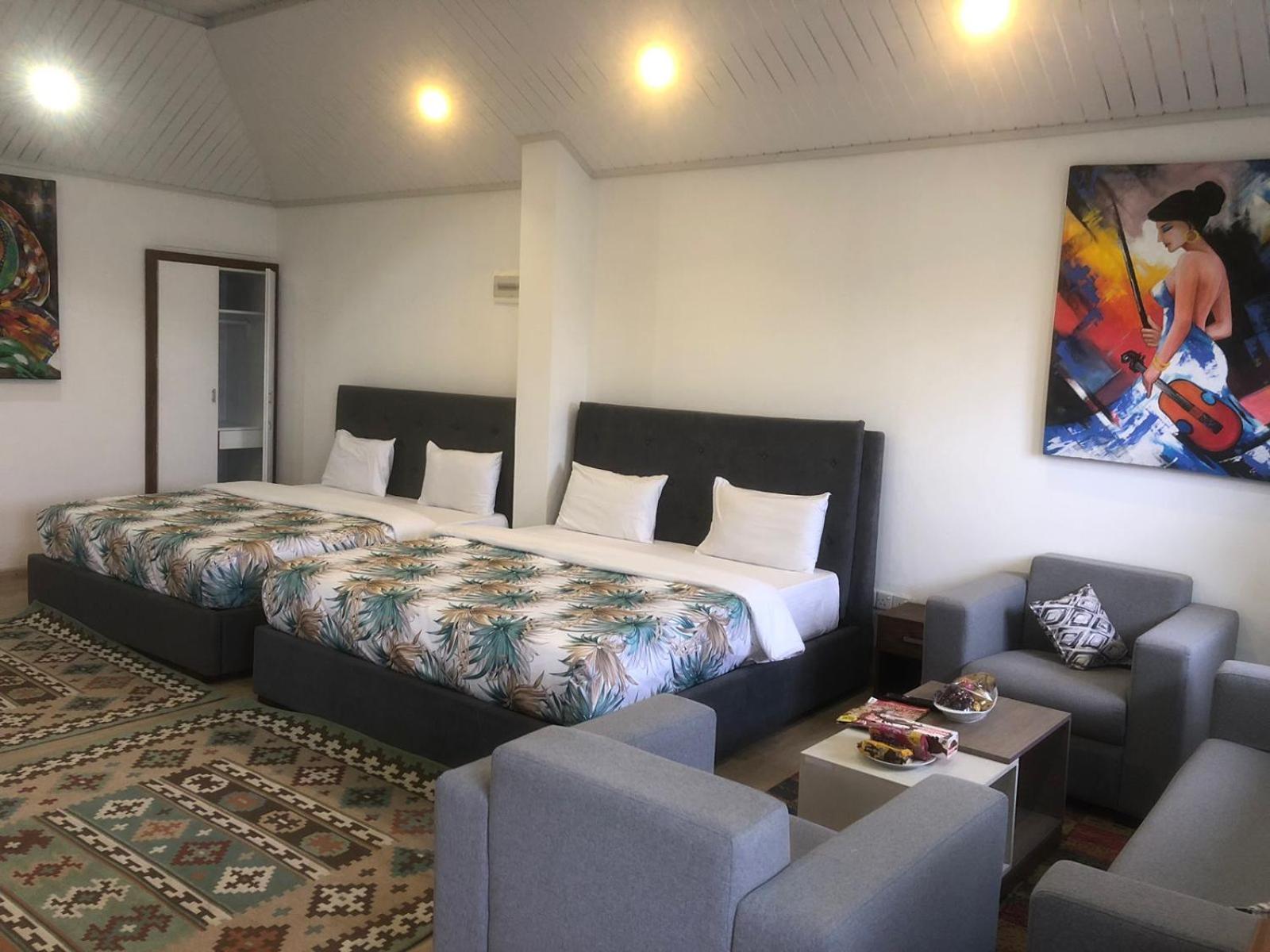 Deluxe Family Suite photo 2