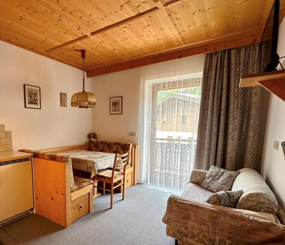 Economy Triple Room photo 1