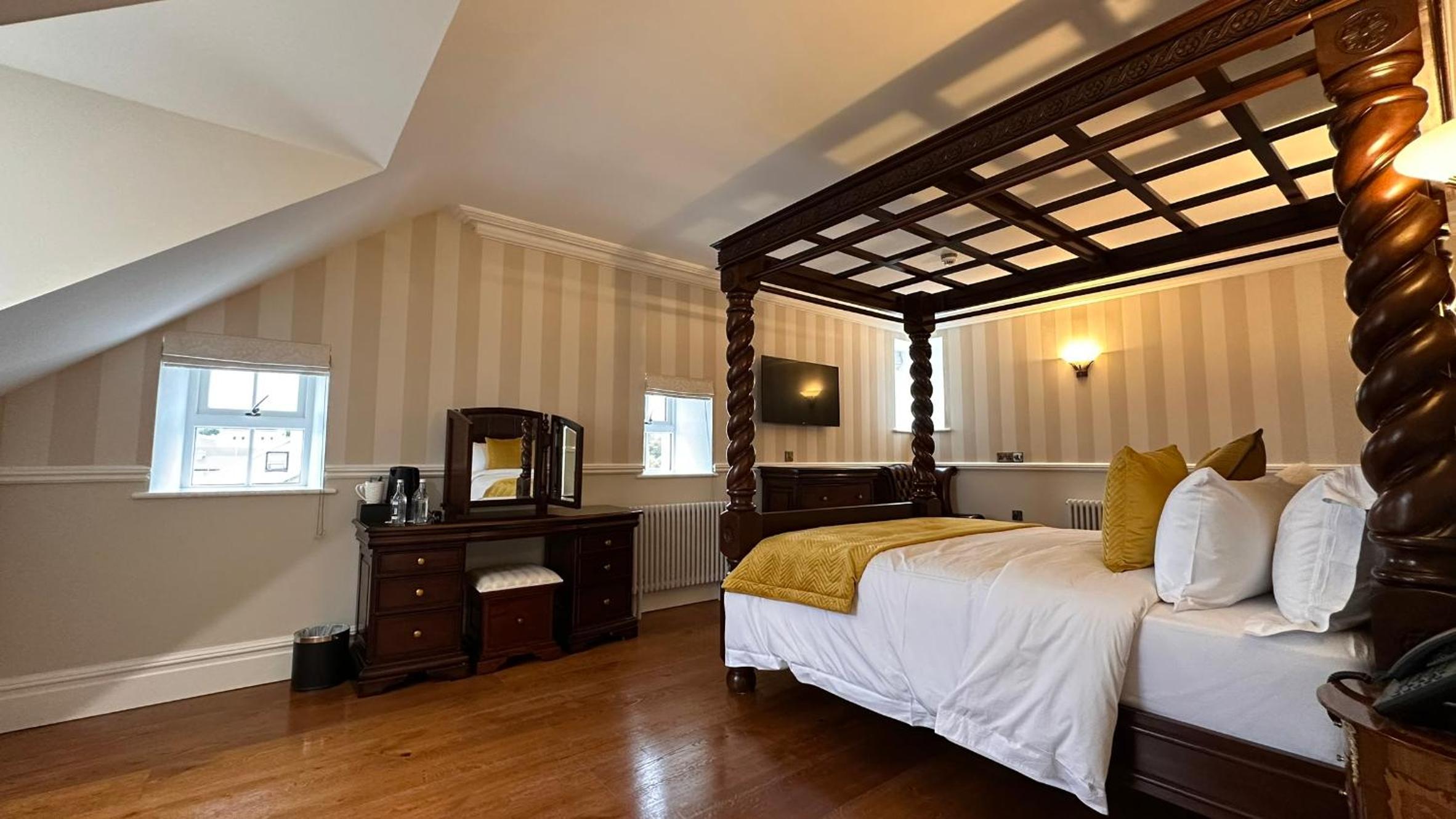 Deluxe Suite with Sea View photo 2