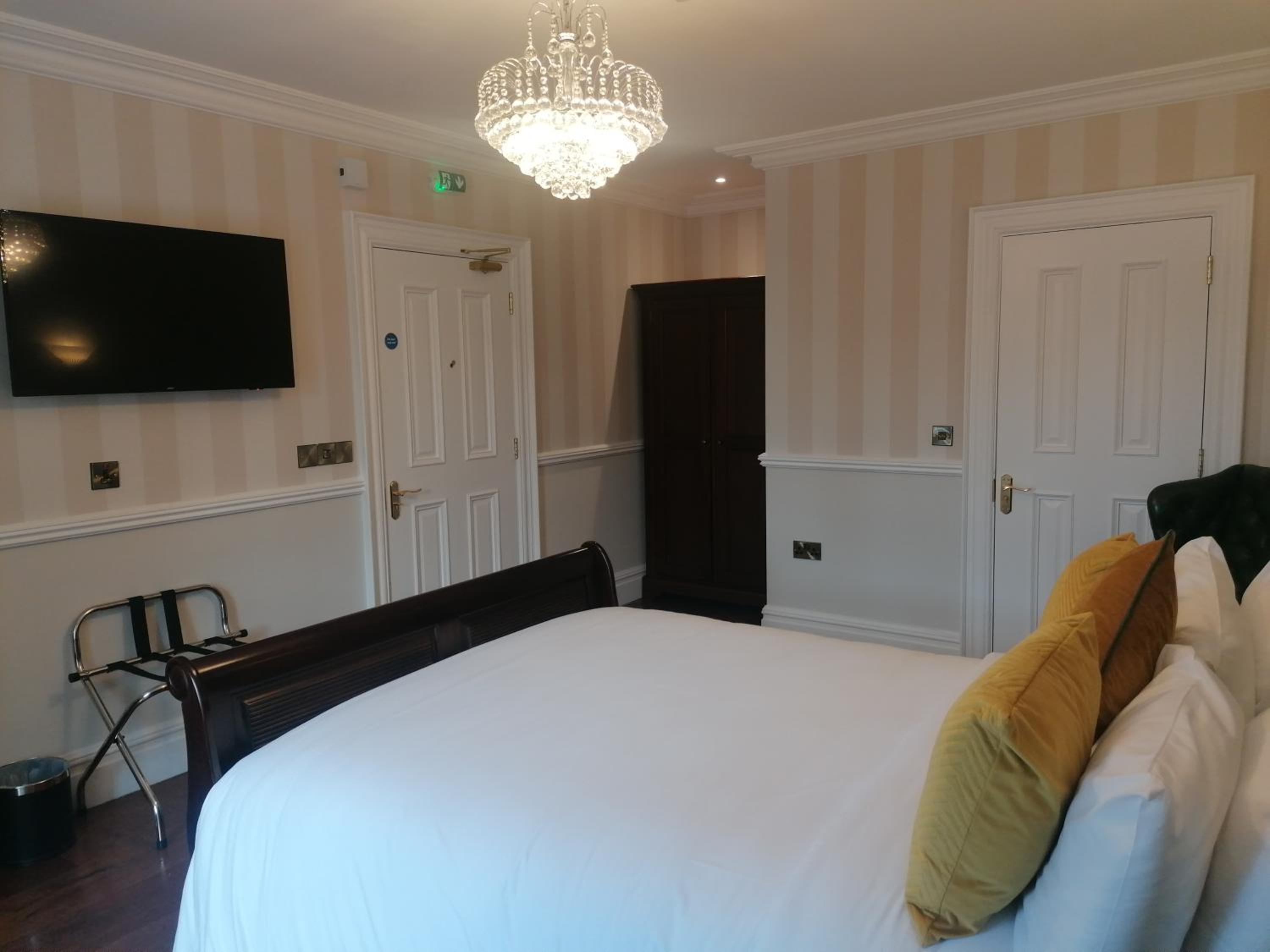 Deluxe King Room photo 2