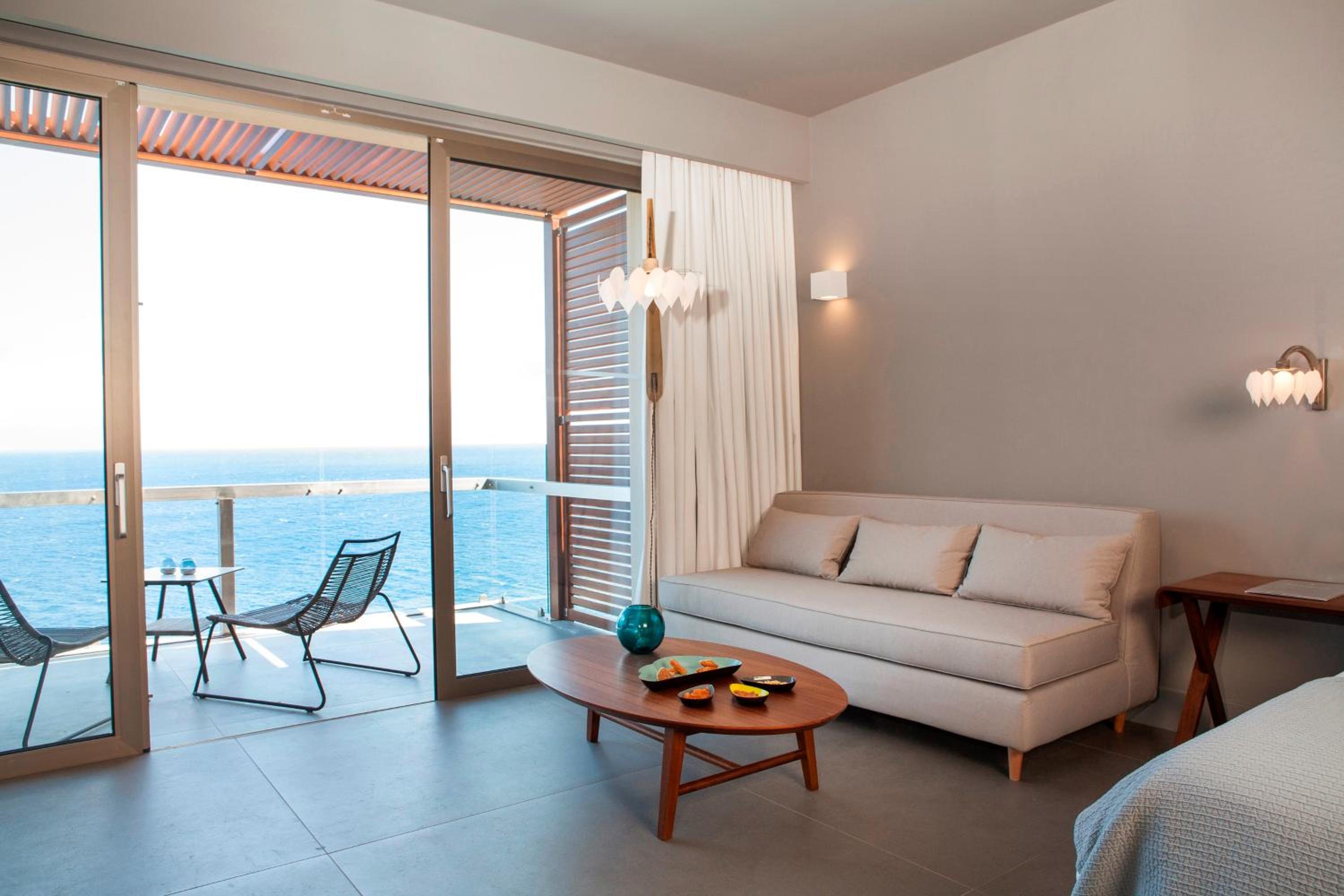 Deep Blue Bungalow Suite, Waterfront  - Photo 7
