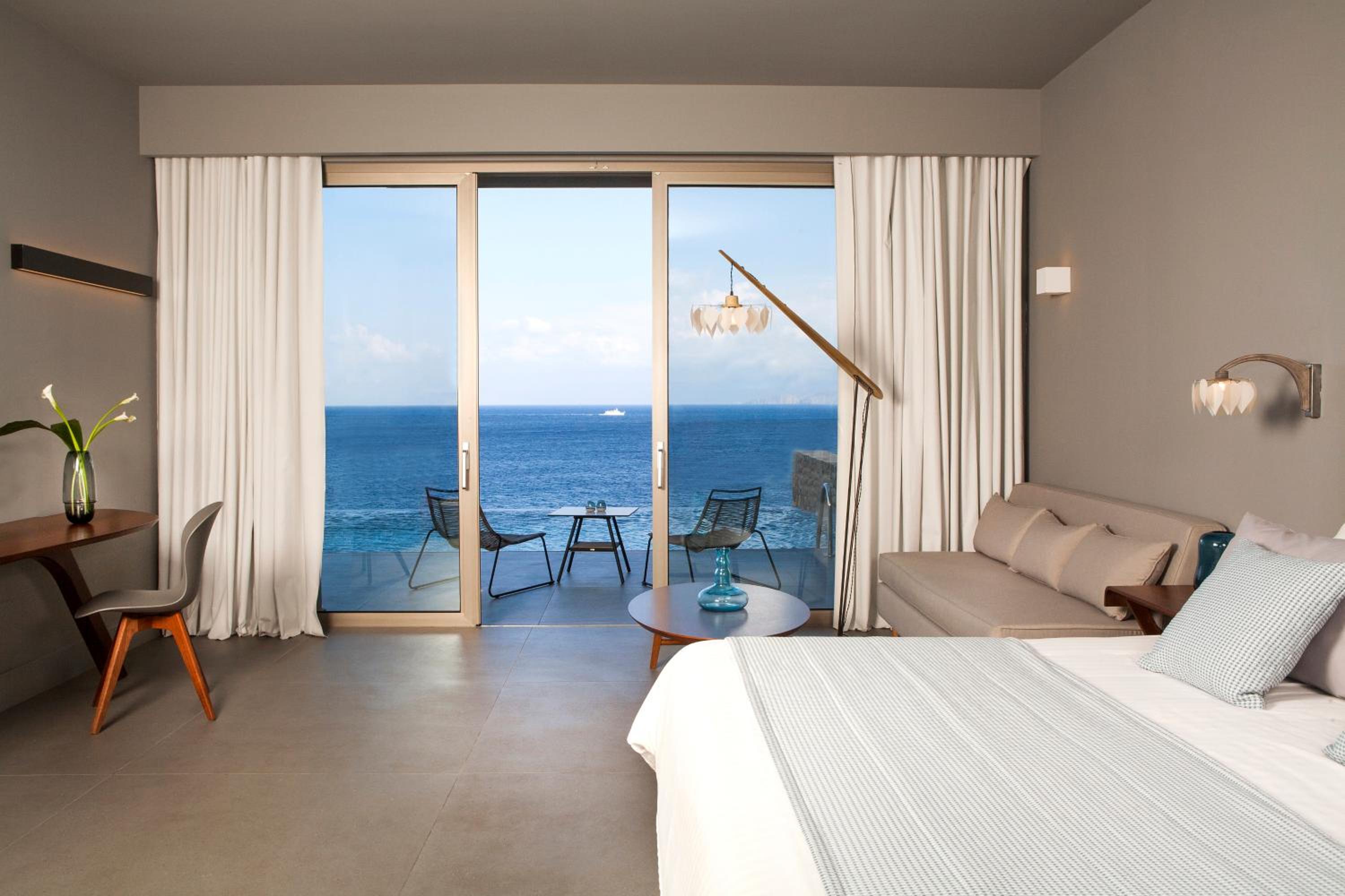 Deep Blue Bungalow Suite with Private Pool, Waterfront - Photo 11