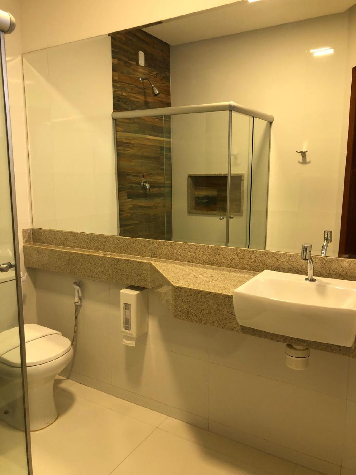 Deluxe Queen Suite