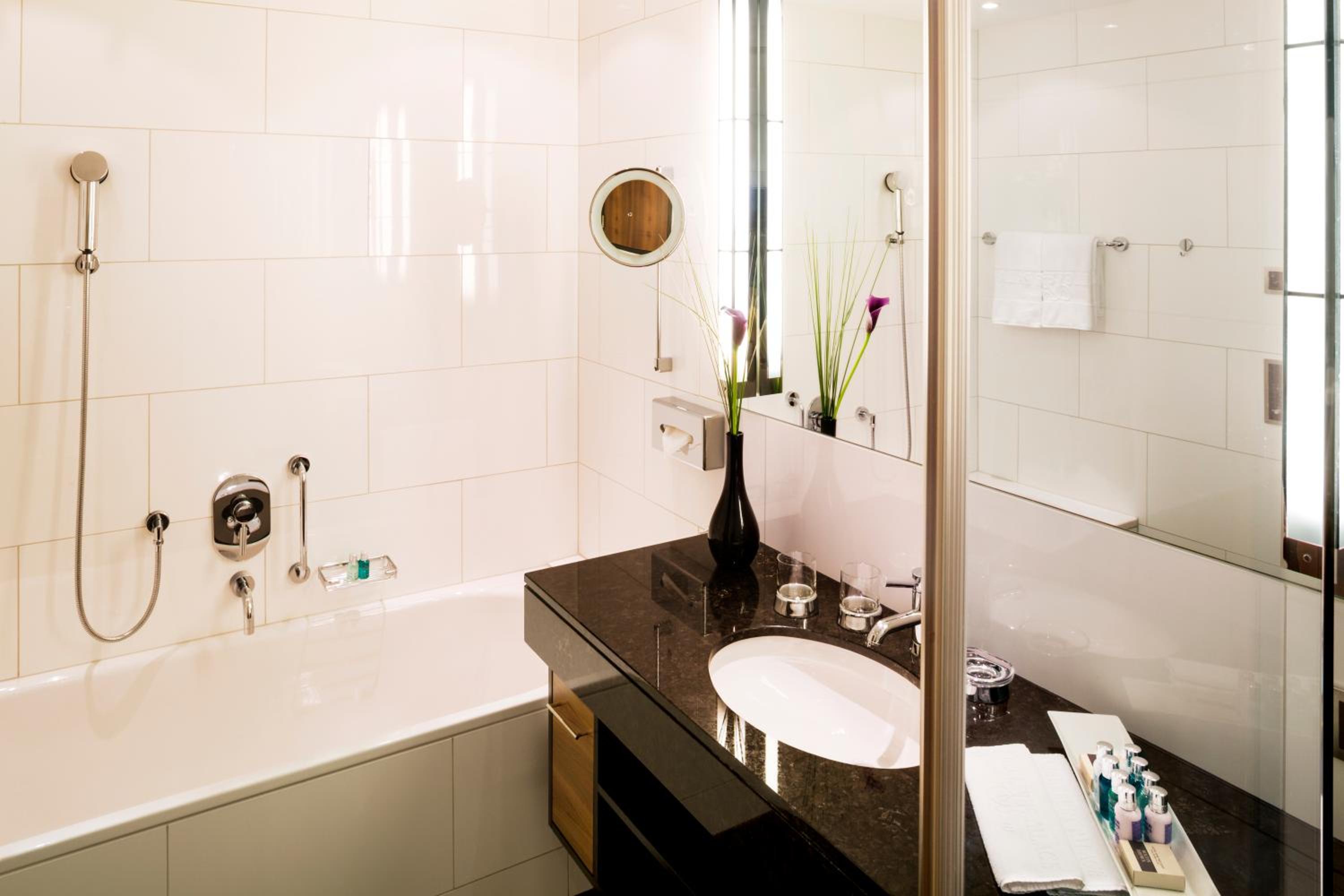 Deluxe Junior Suite - Photo 2