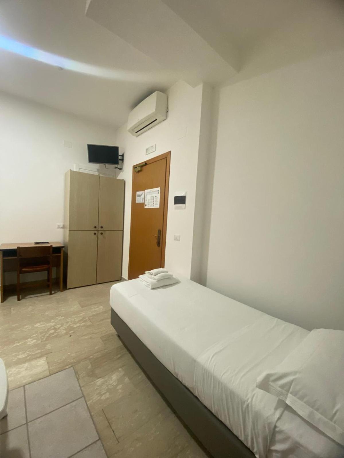 Twin Room - Disability Access photo 3