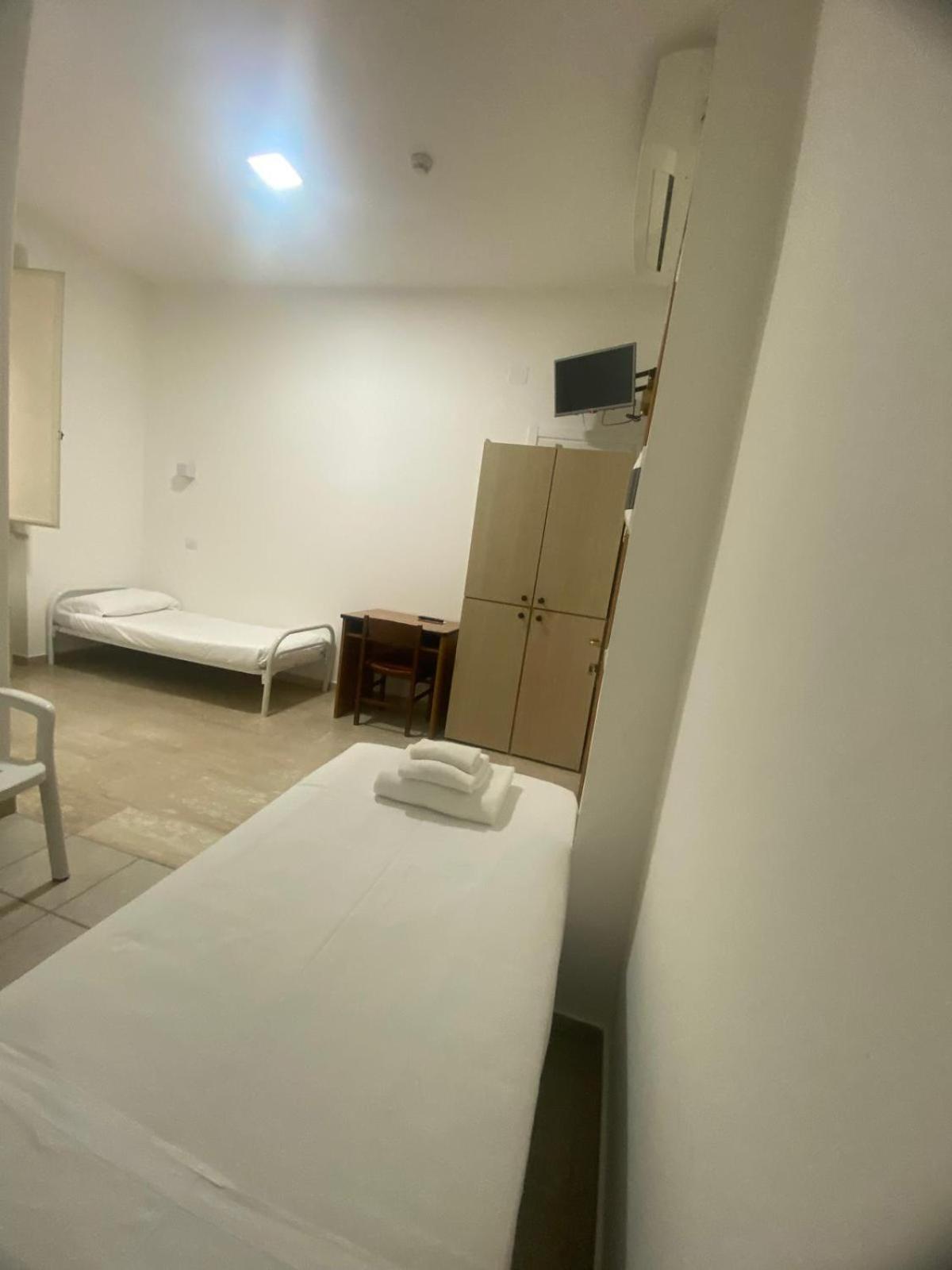 Twin Room - Disability Access photo 1