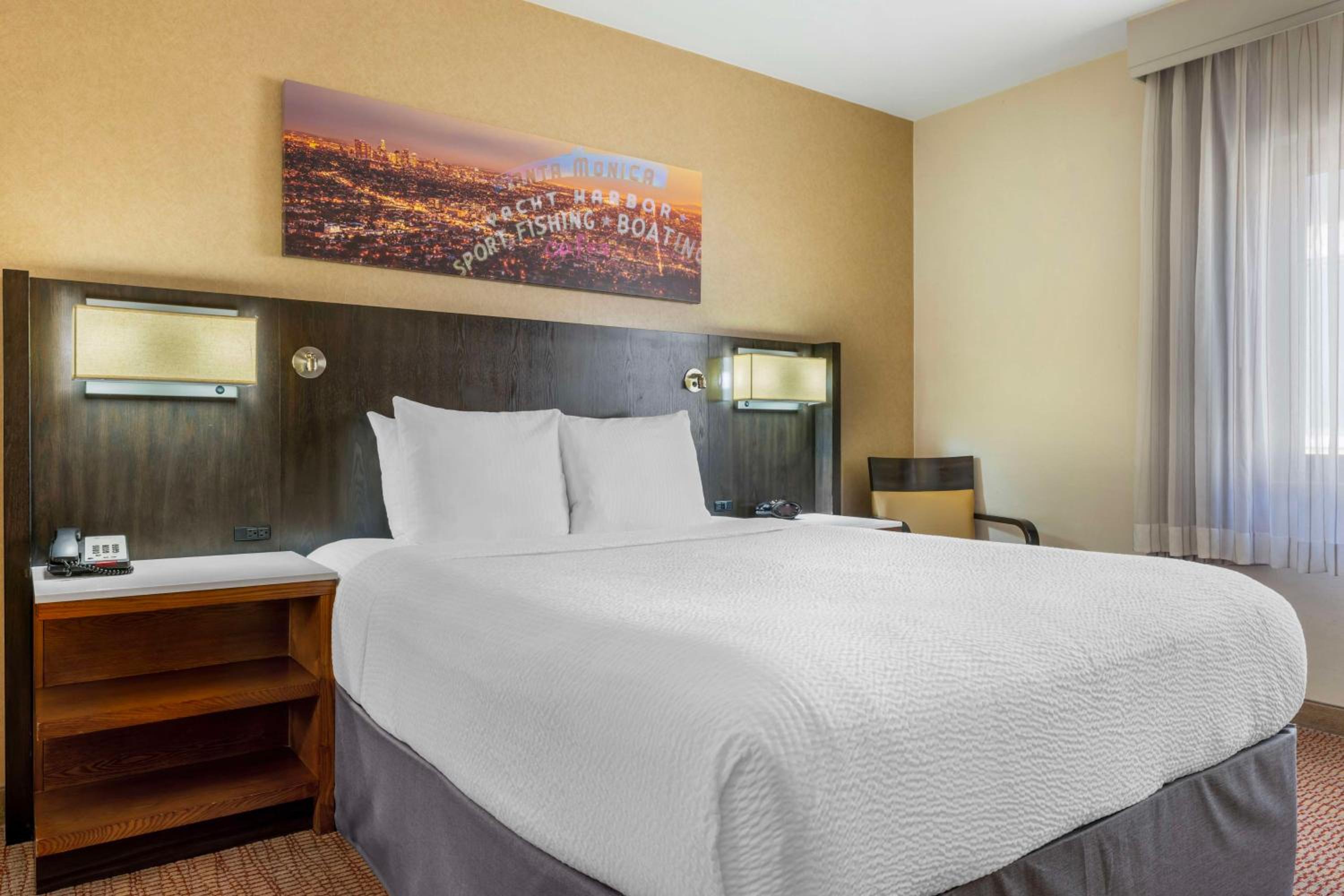 Queen Room - Pet Friendly/Non-Smoking