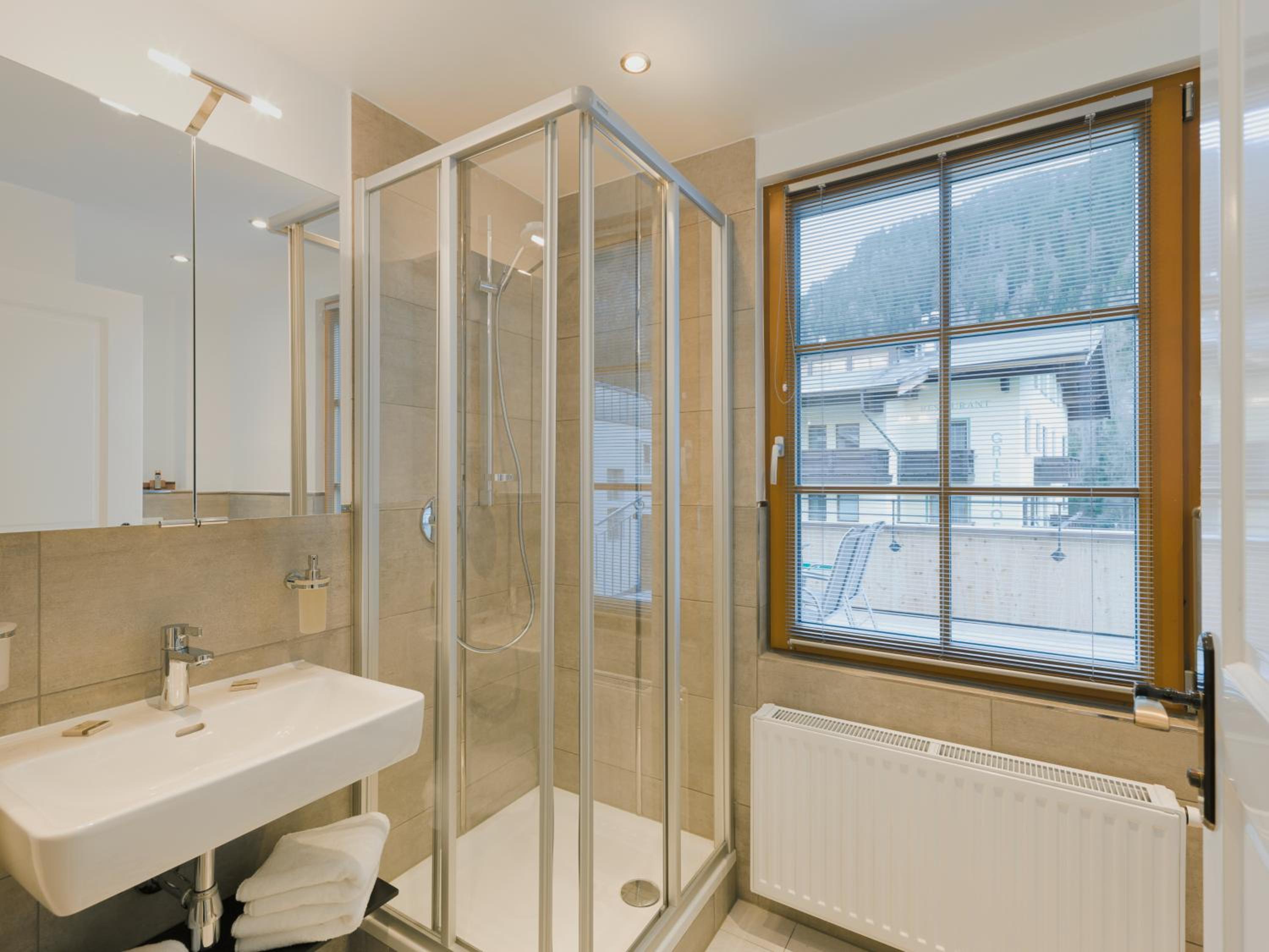 Deluxe Family Suite photo 2