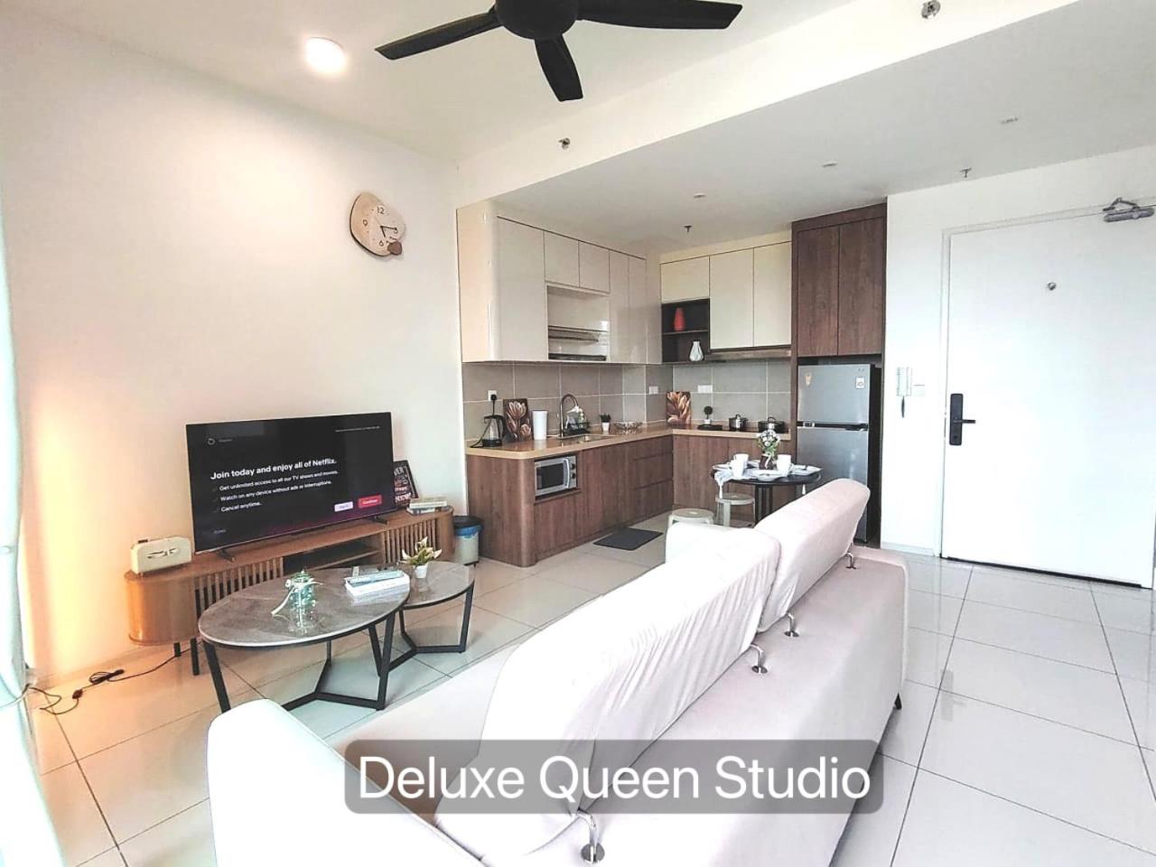 Deluxe Queen Studio  - Photo 1