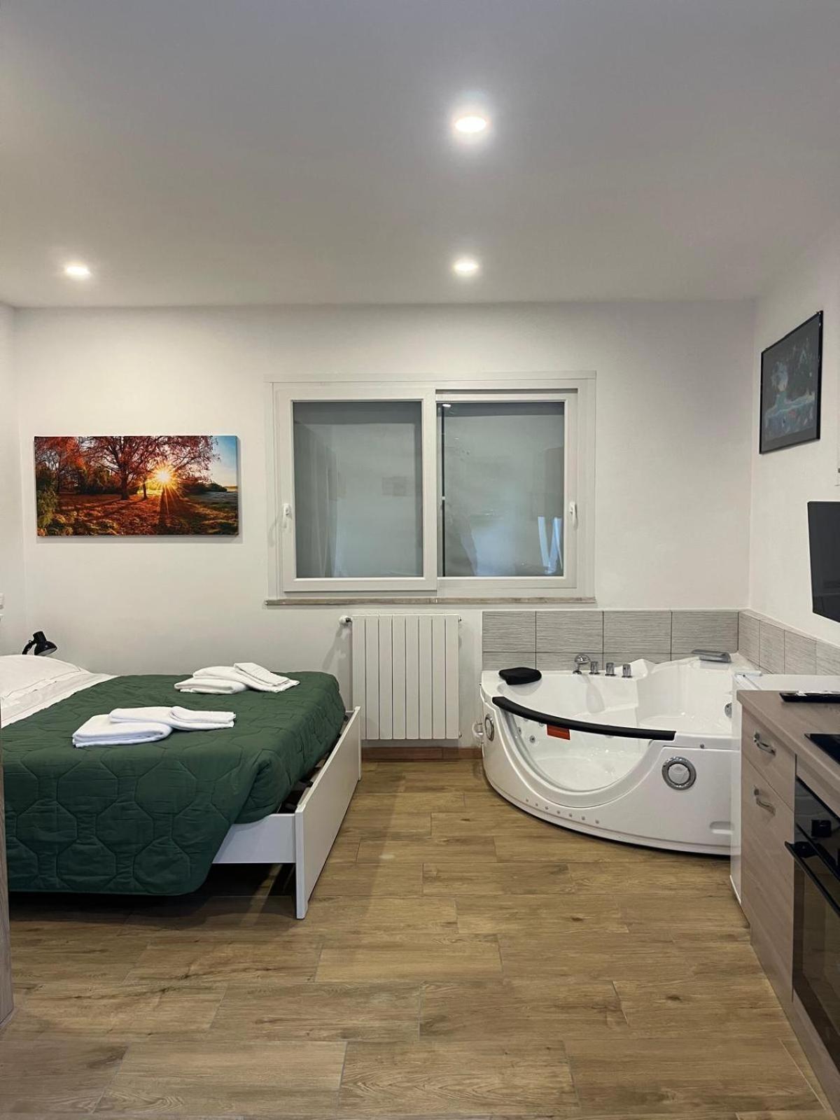 King Suite with Spa Bath photo 2