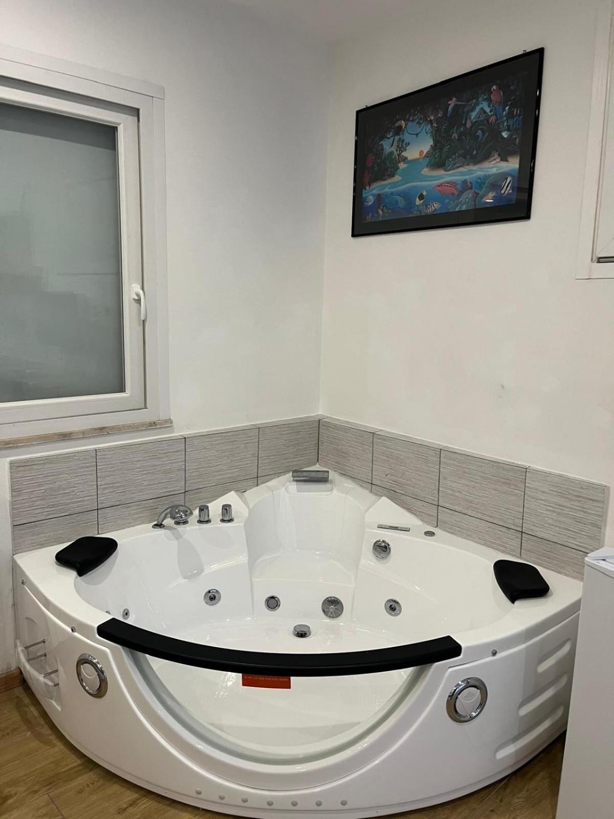 King Suite with Spa Bath photo 3