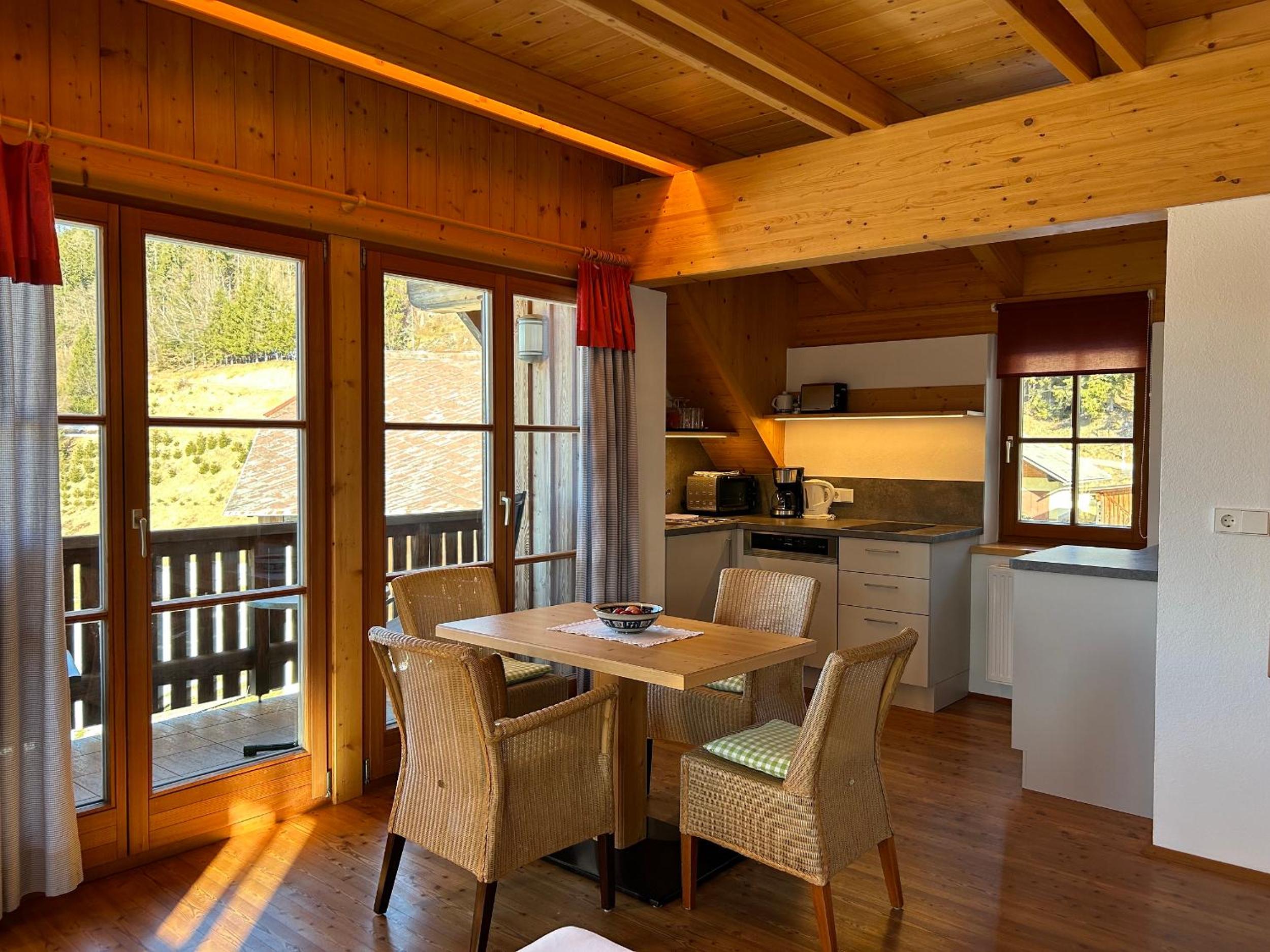 Three-Bedroom Apartment with Balcony photo 3