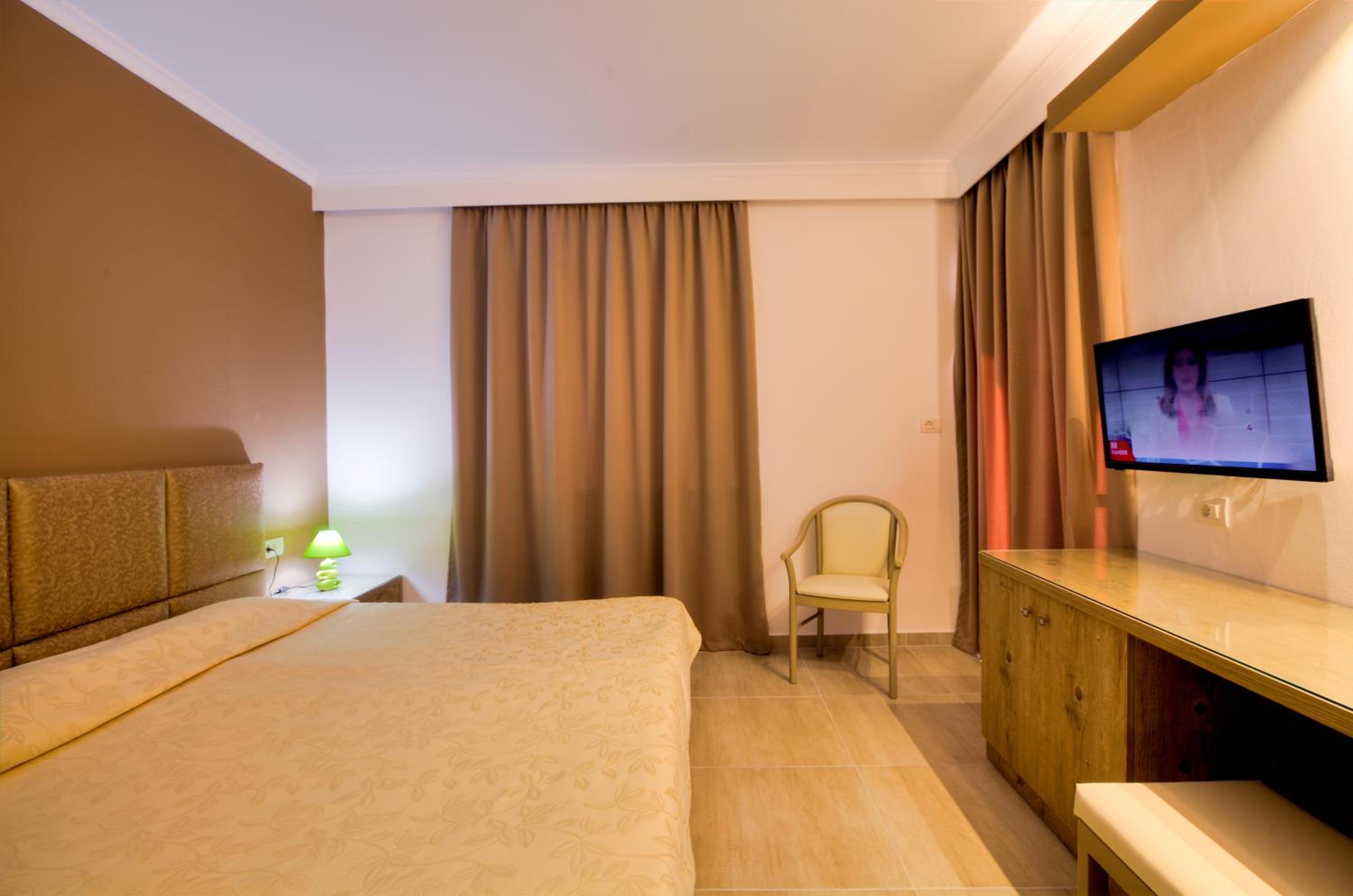 Deluxe Twin Room - Photo 3
