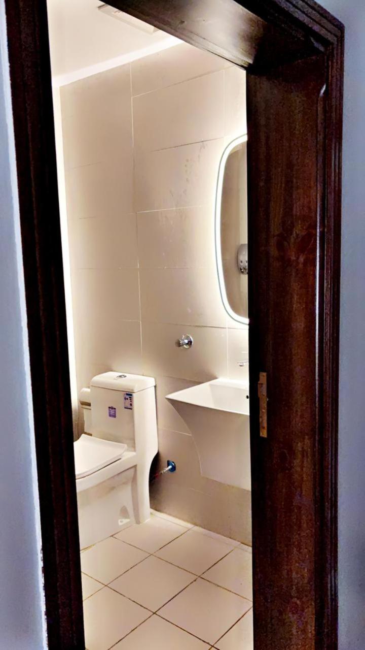 Economy Triple Room photo 3