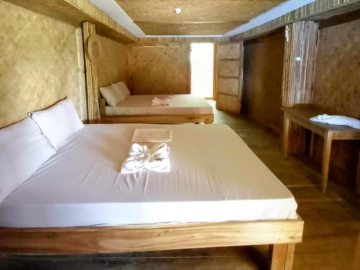 Quadruple Room with Private Bathroom photo 2